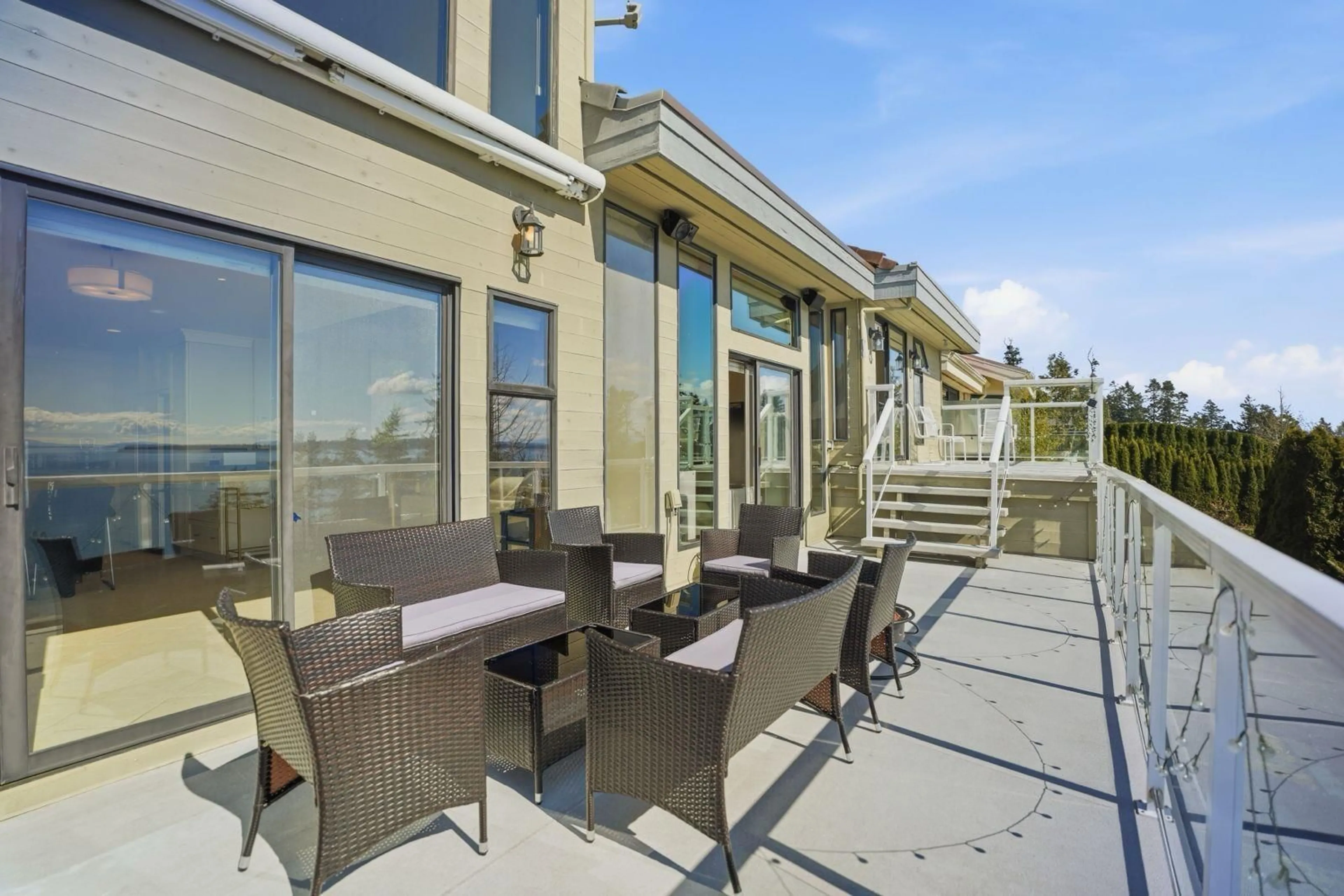 Patio, unknown for 13576 13A AVENUE, White Rock British Columbia V4A1C4