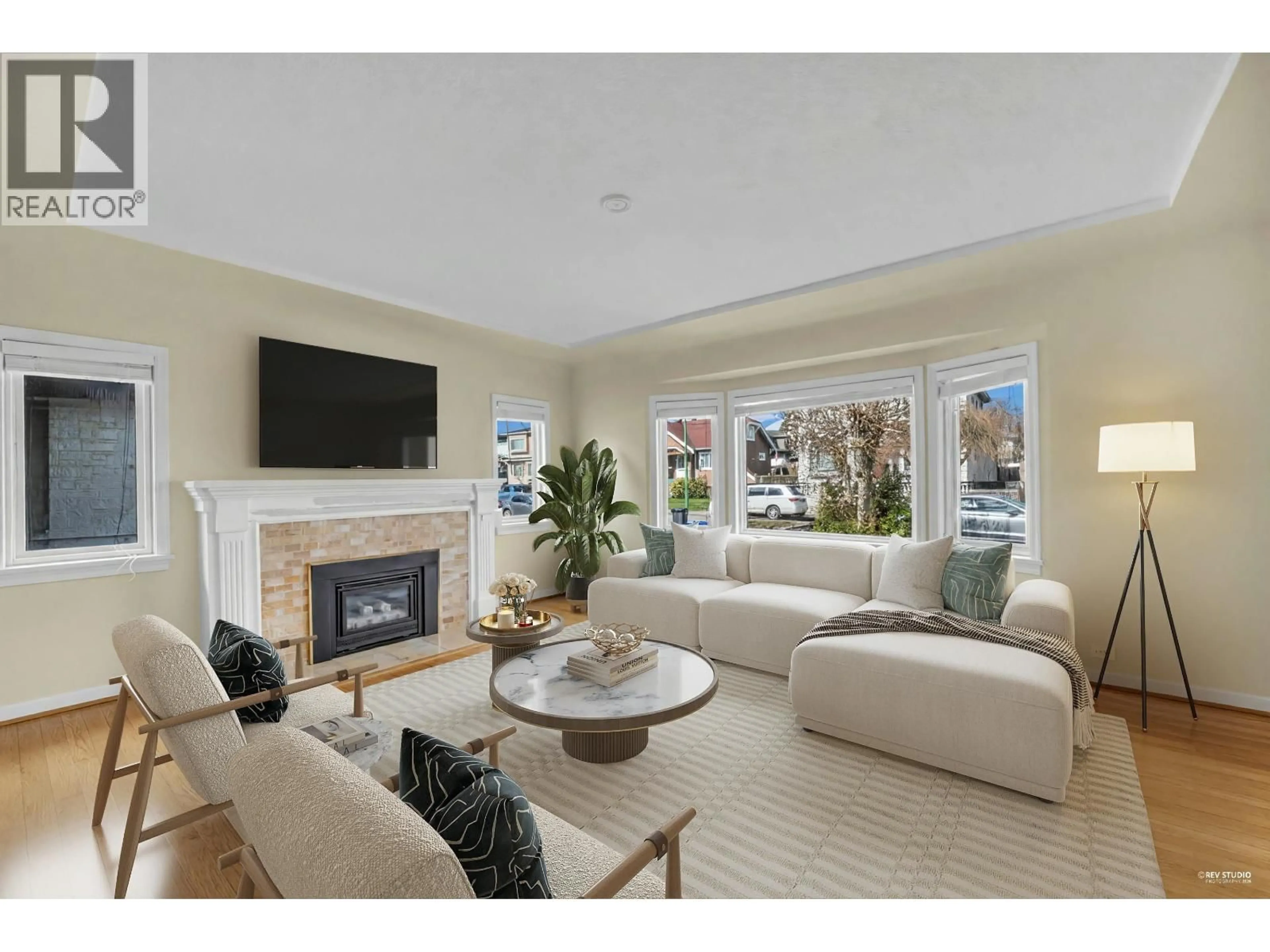 Living room with furniture, unknown for 7758 15TH AVENUE, Burnaby British Columbia V3N1W5