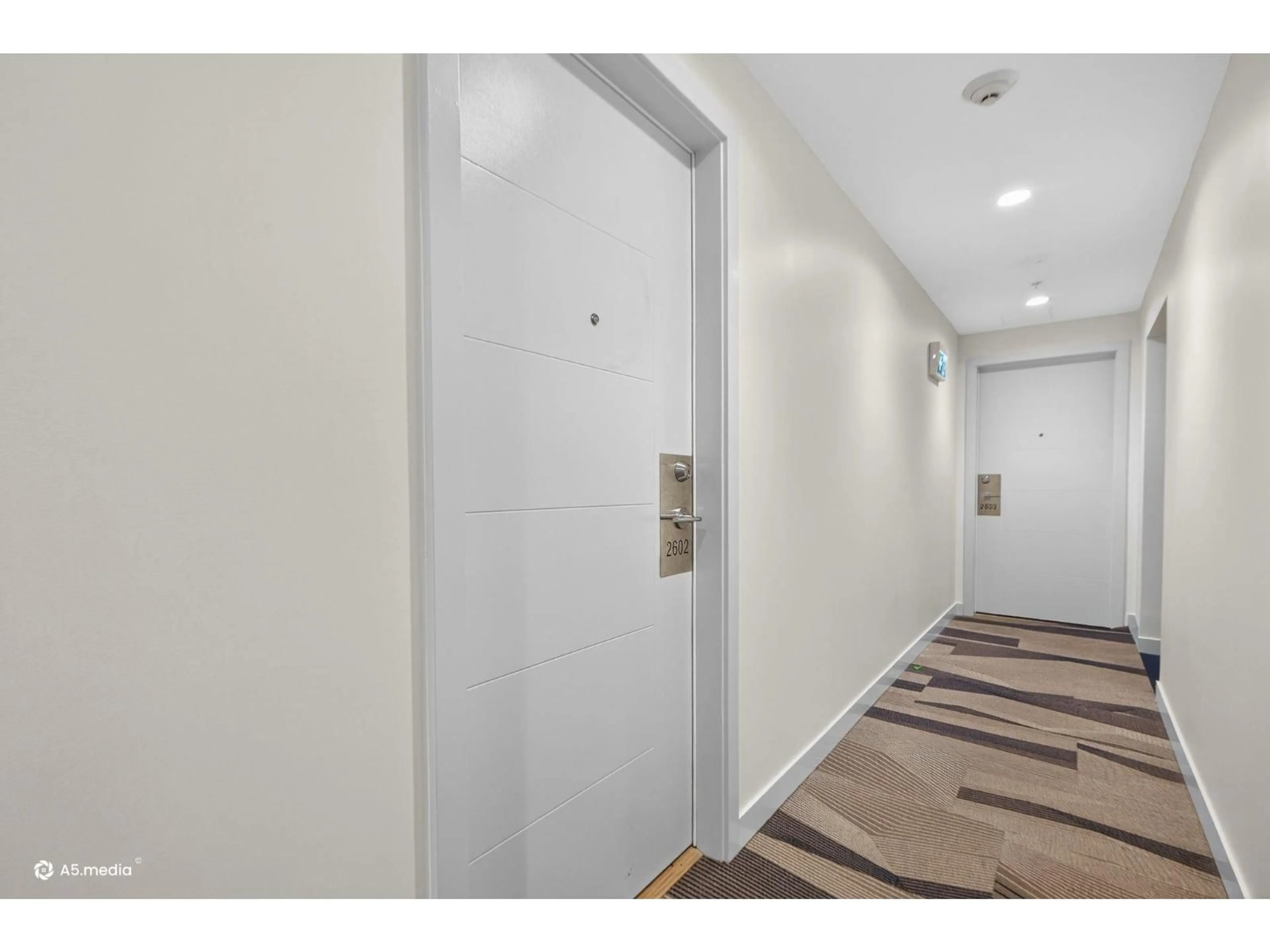 Indoor foyer for 2602 - 13318 104 AVENUE, Surrey British Columbia V3T0R2