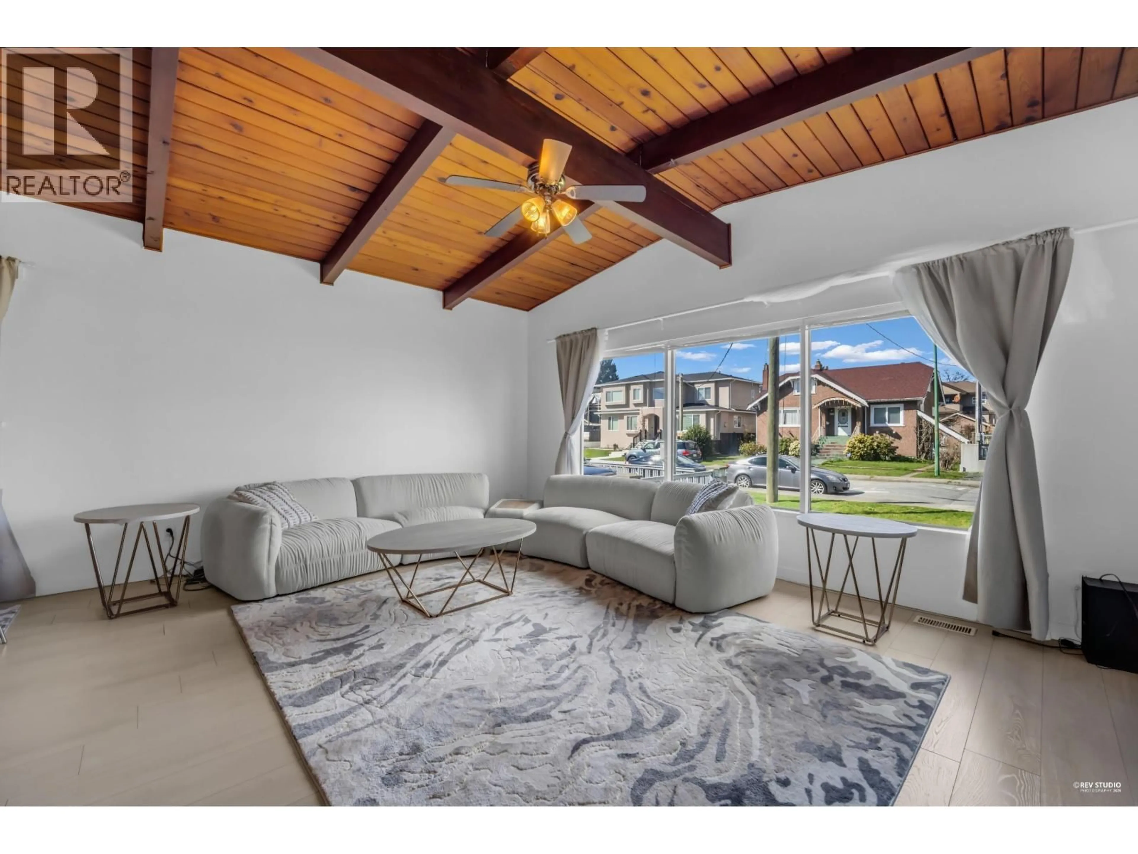 Living room with furniture, unknown for 7750 15TH AVENUE, Burnaby British Columbia V3N1W5