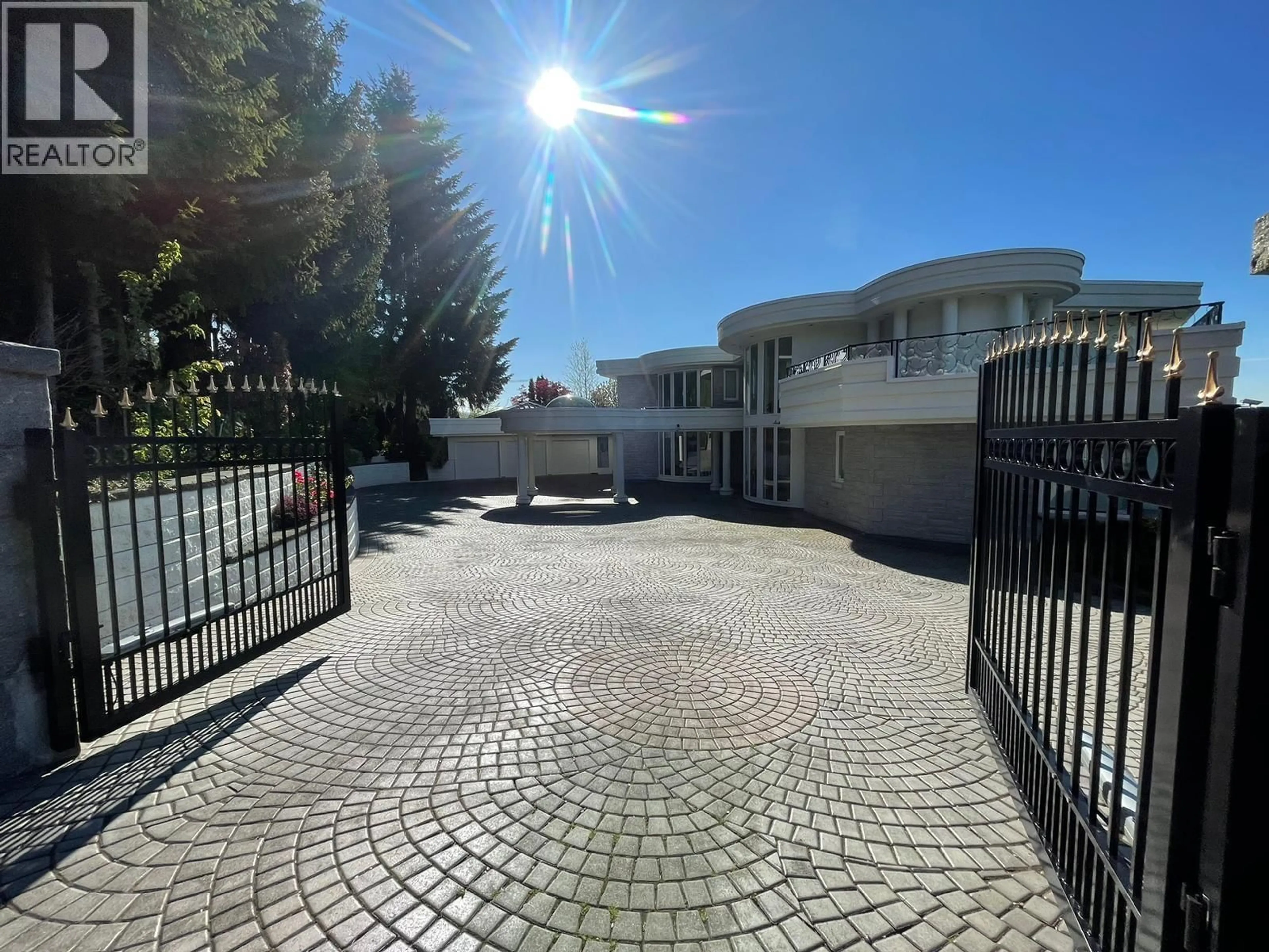 A pic from outside/outdoor area/front of a property/back of a property/a pic from drone, street for 1409 CHARTWELL DRIVE, West Vancouver British Columbia V7S2R7
