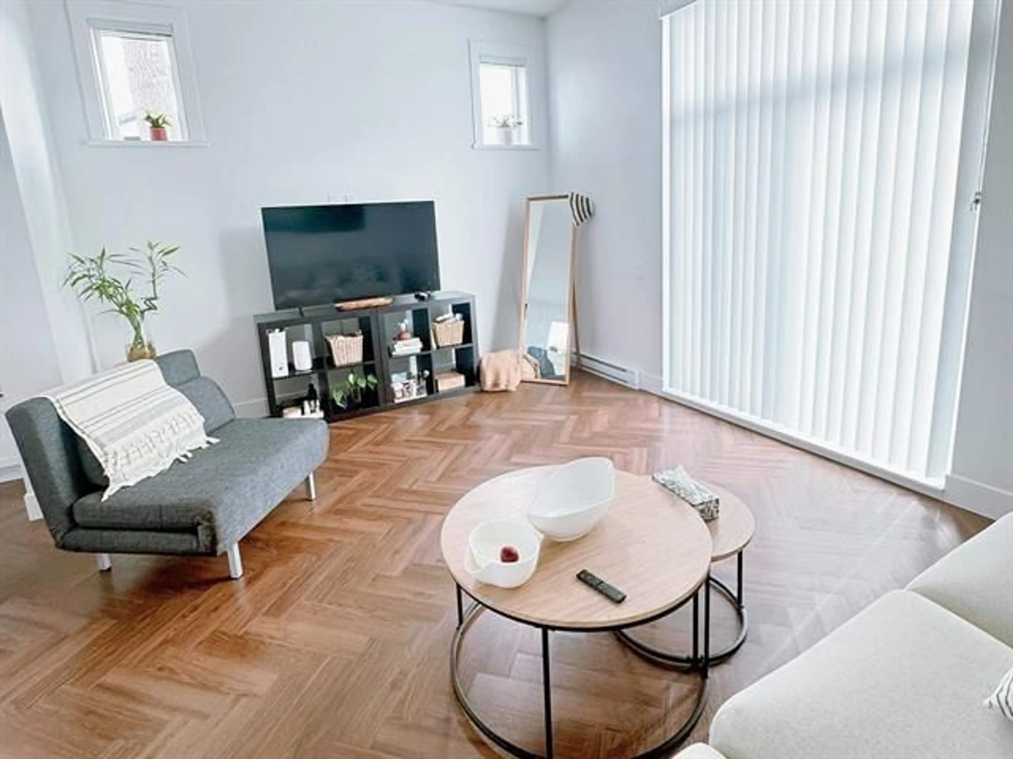 Living room with furniture, floor is not visible for 8 - 15828 27 AVENUE, White Rock British Columbia V3Z0X4