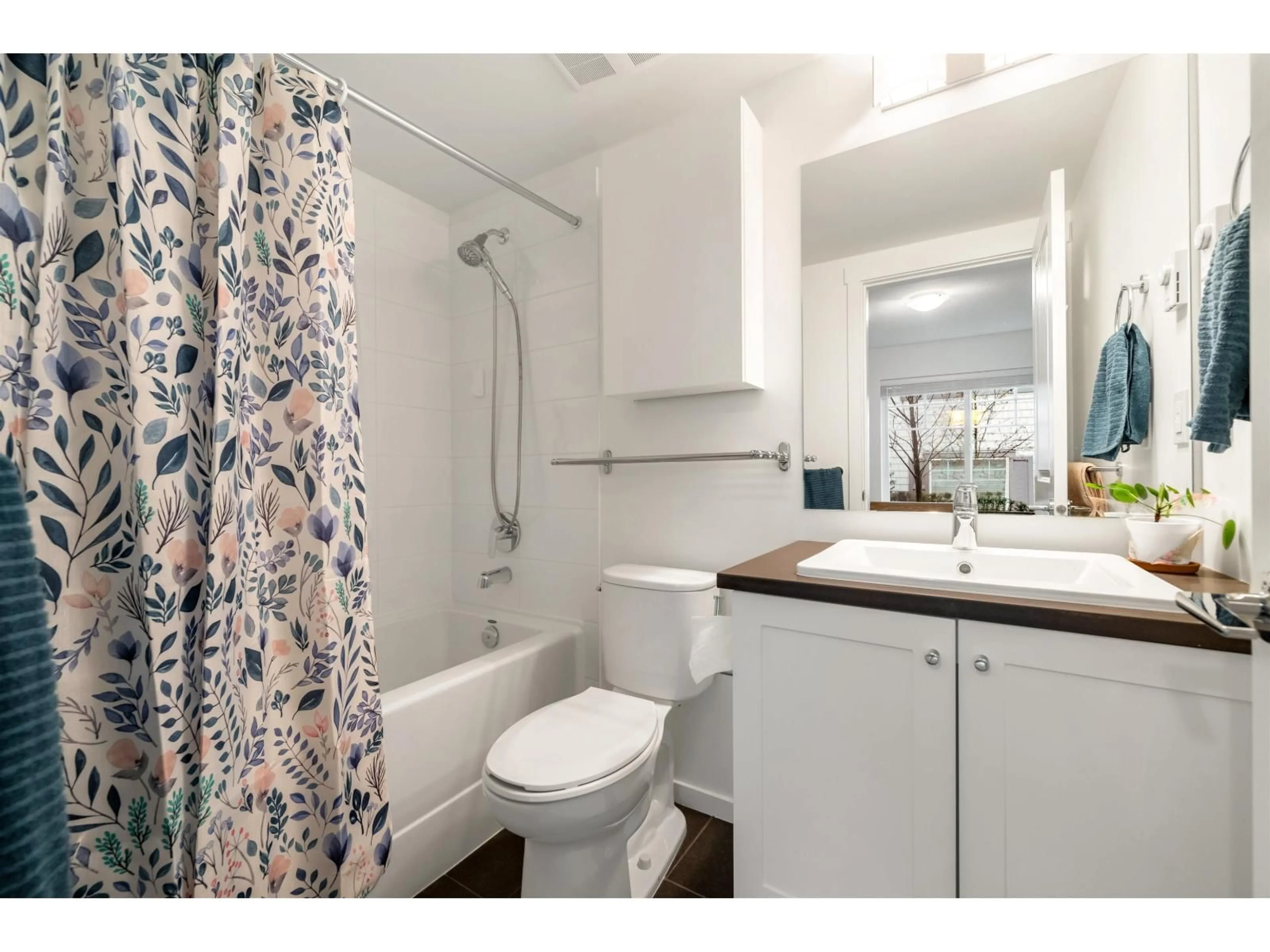 Standard bathroom, unknown for 60 - 15487 99A AVENUE, Surrey British Columbia V3R0G9