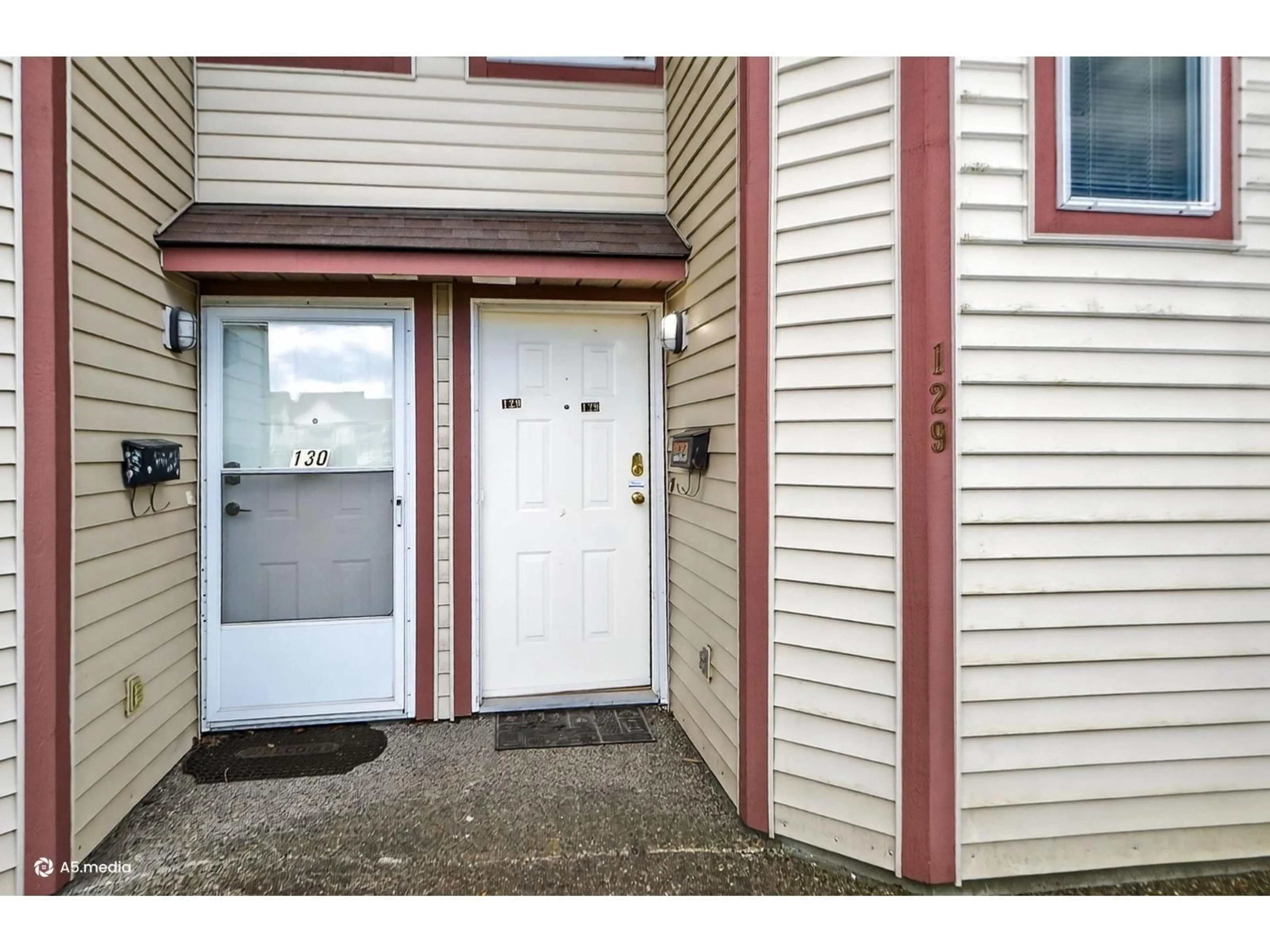 Indoor entryway for 129 - 13725 72A AVENUE, Surrey British Columbia V3W0S4