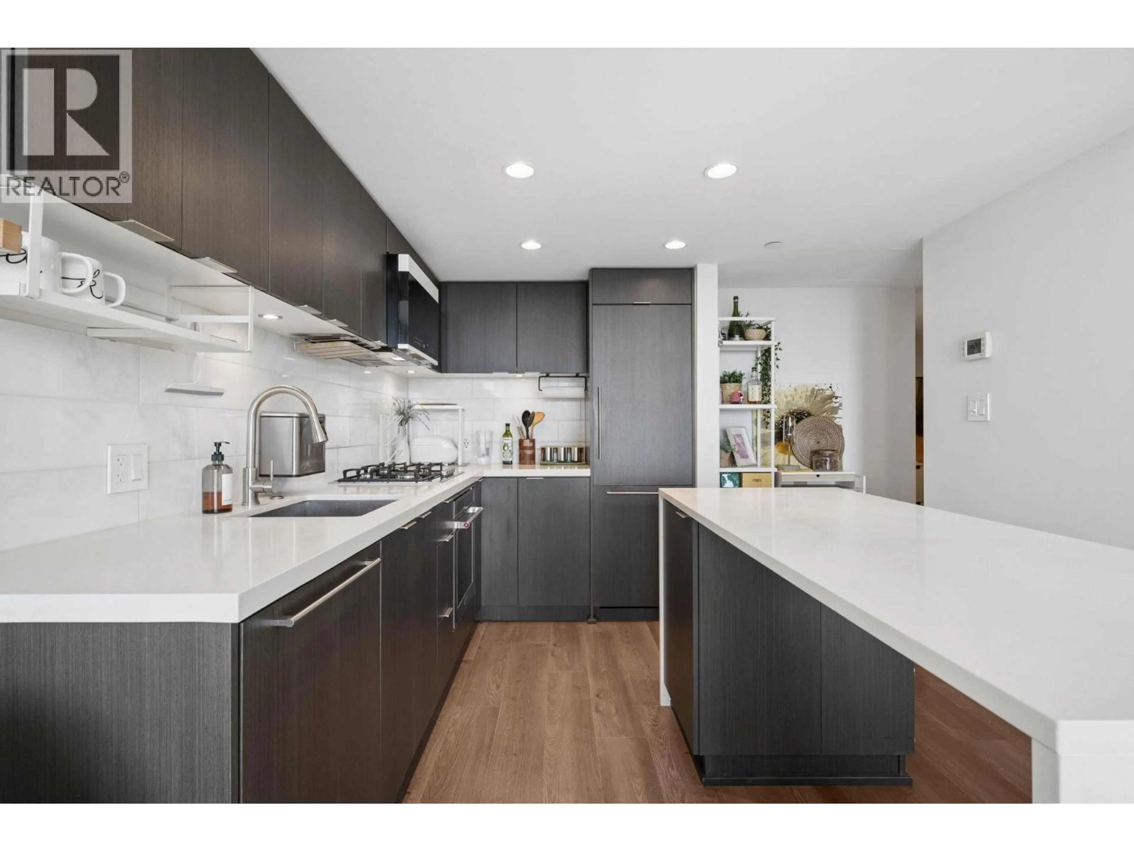 Contemporary kitchen, unknown for 1909 - 8189 CAMBIE STREET, Vancouver British Columbia V6P0G6