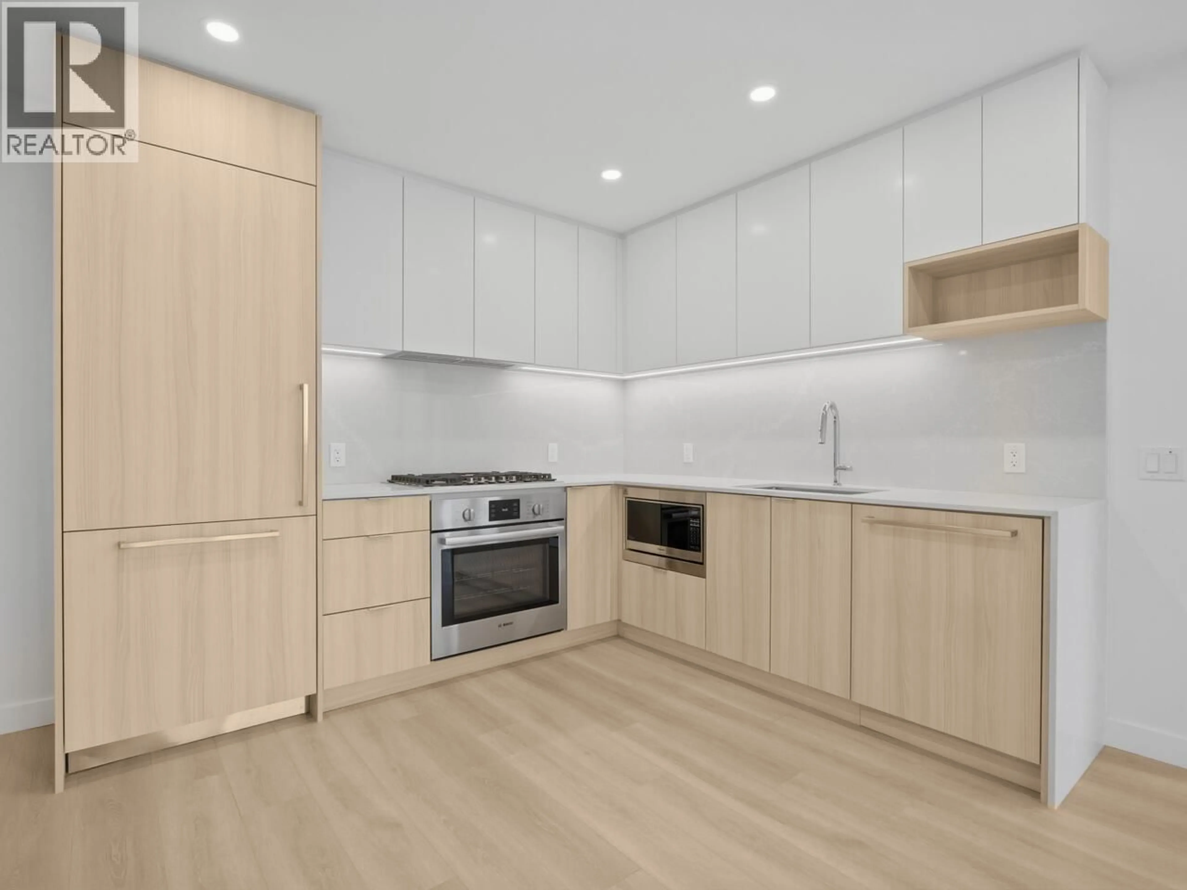 Standard kitchen, wood/laminate floor for 501 - 6087 WILSON AVENUE, Burnaby British Columbia V5H0M1