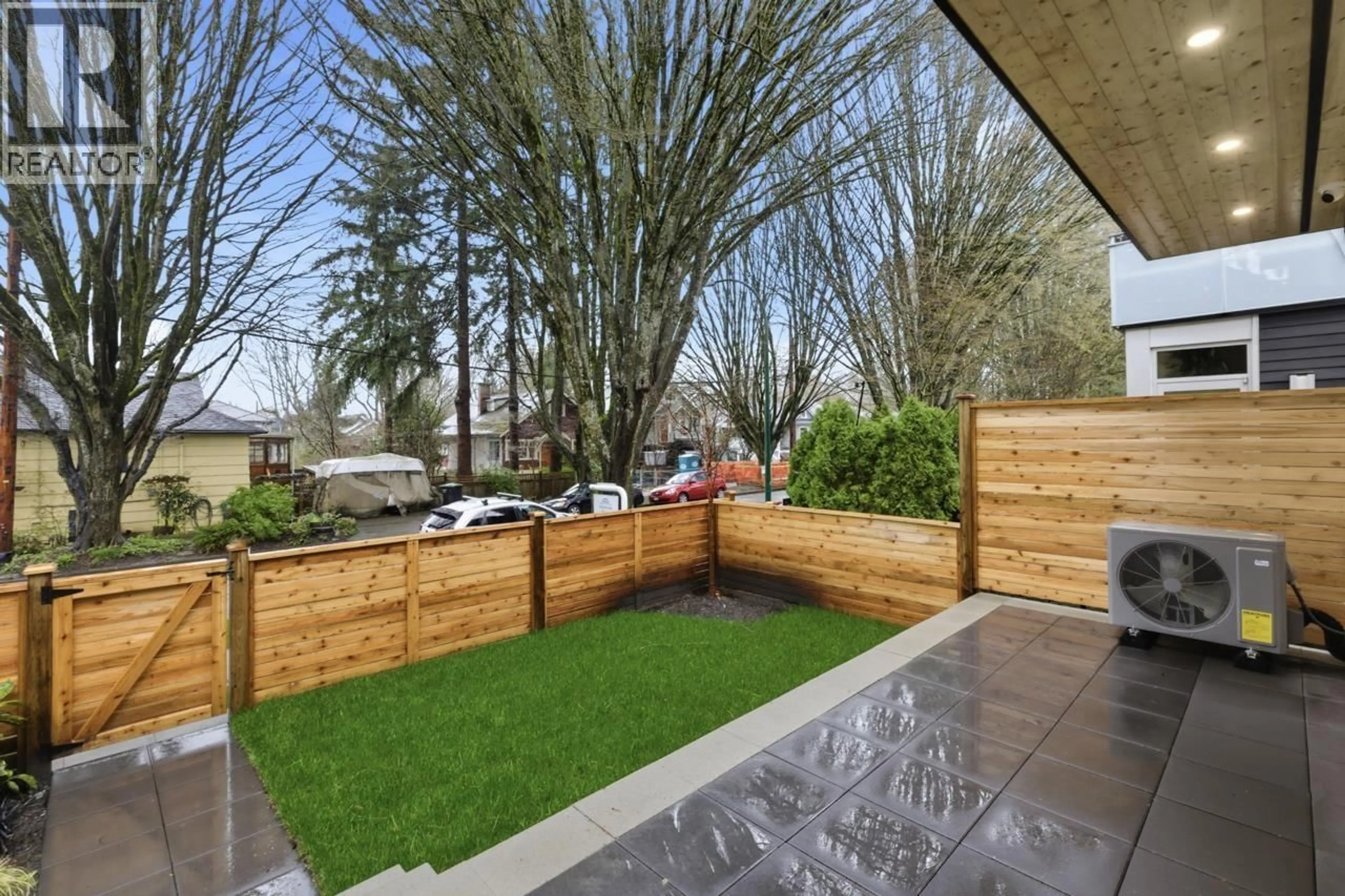 Patio, street for 1 - 810 22ND AVENUE, Vancouver British Columbia V5V1V7