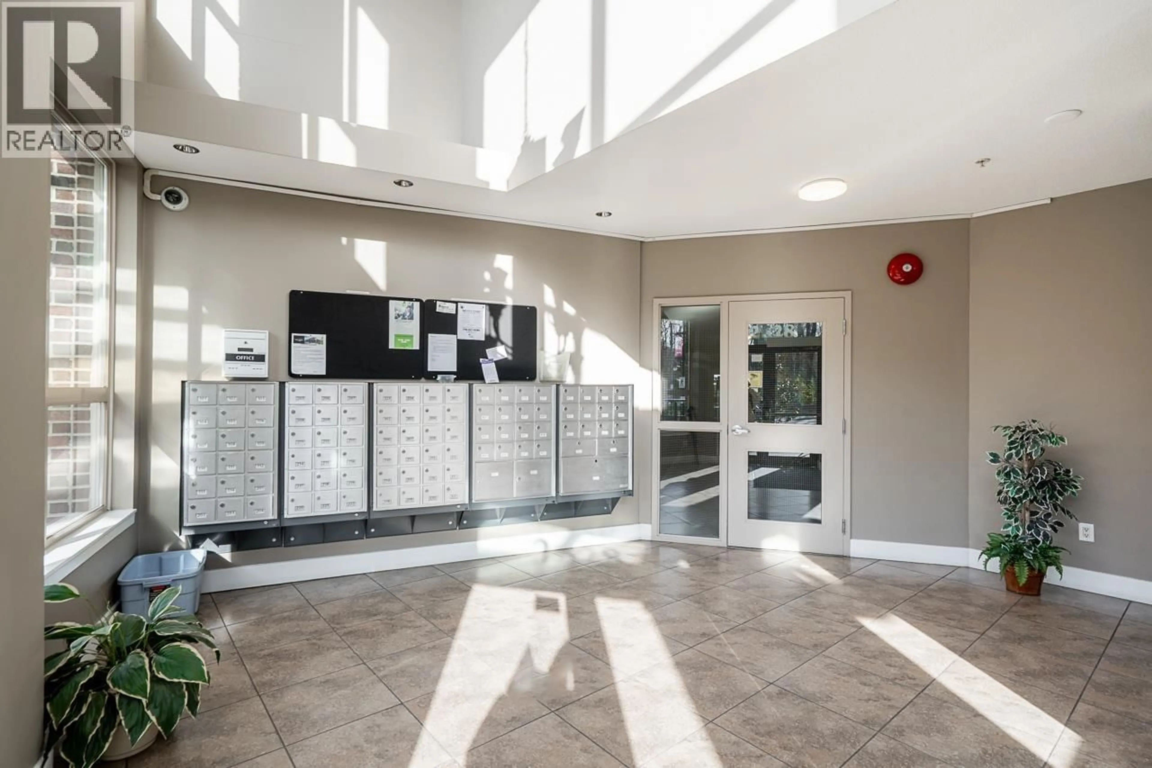 Indoor foyer for 215 - 2628 MAPLE STREET, Port Coquitlam British Columbia V3C0E2