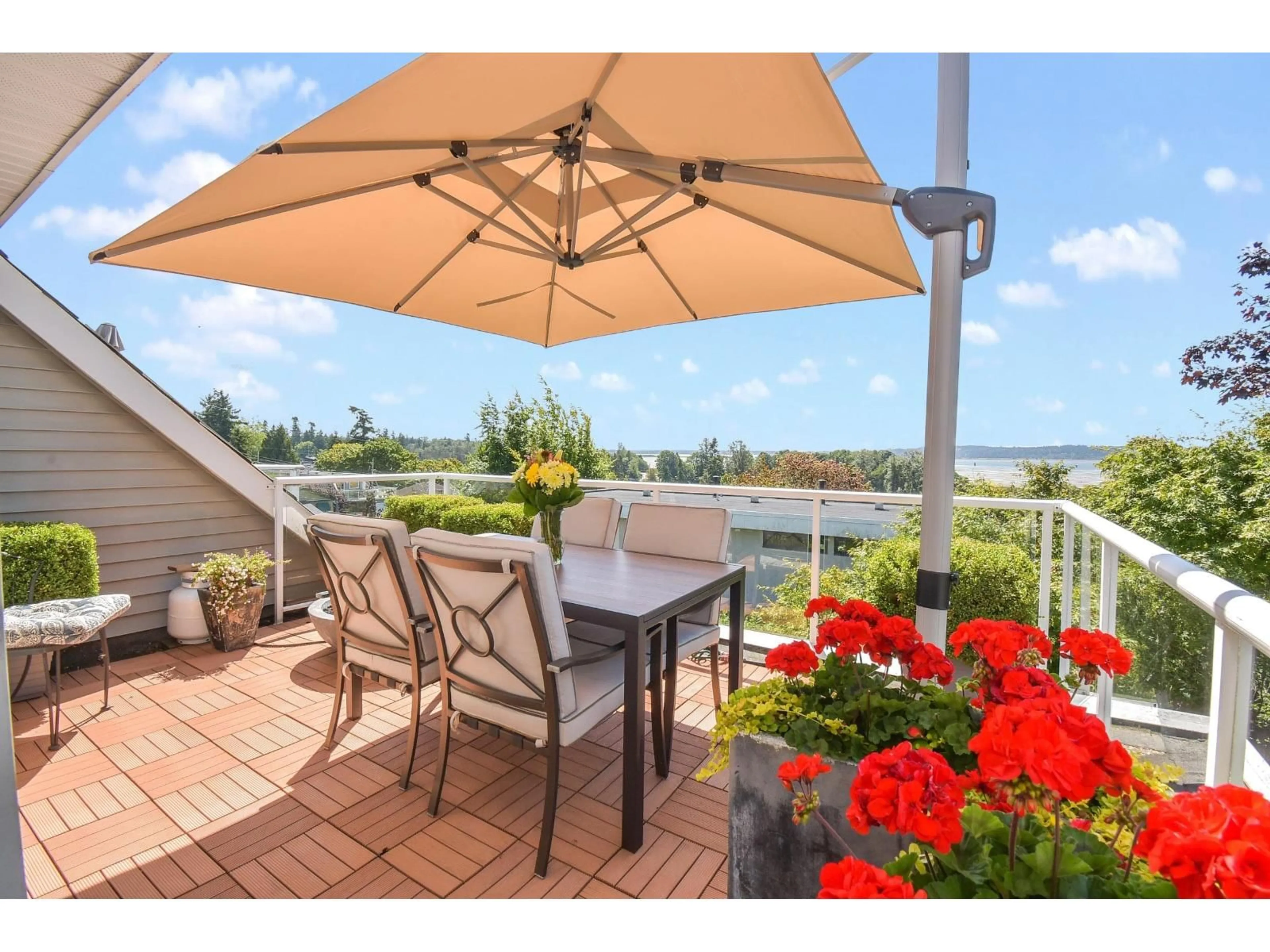 Patio, water/lake/river/ocean view for 933 HABGOOD STREET, White Rock British Columbia V4B4W5