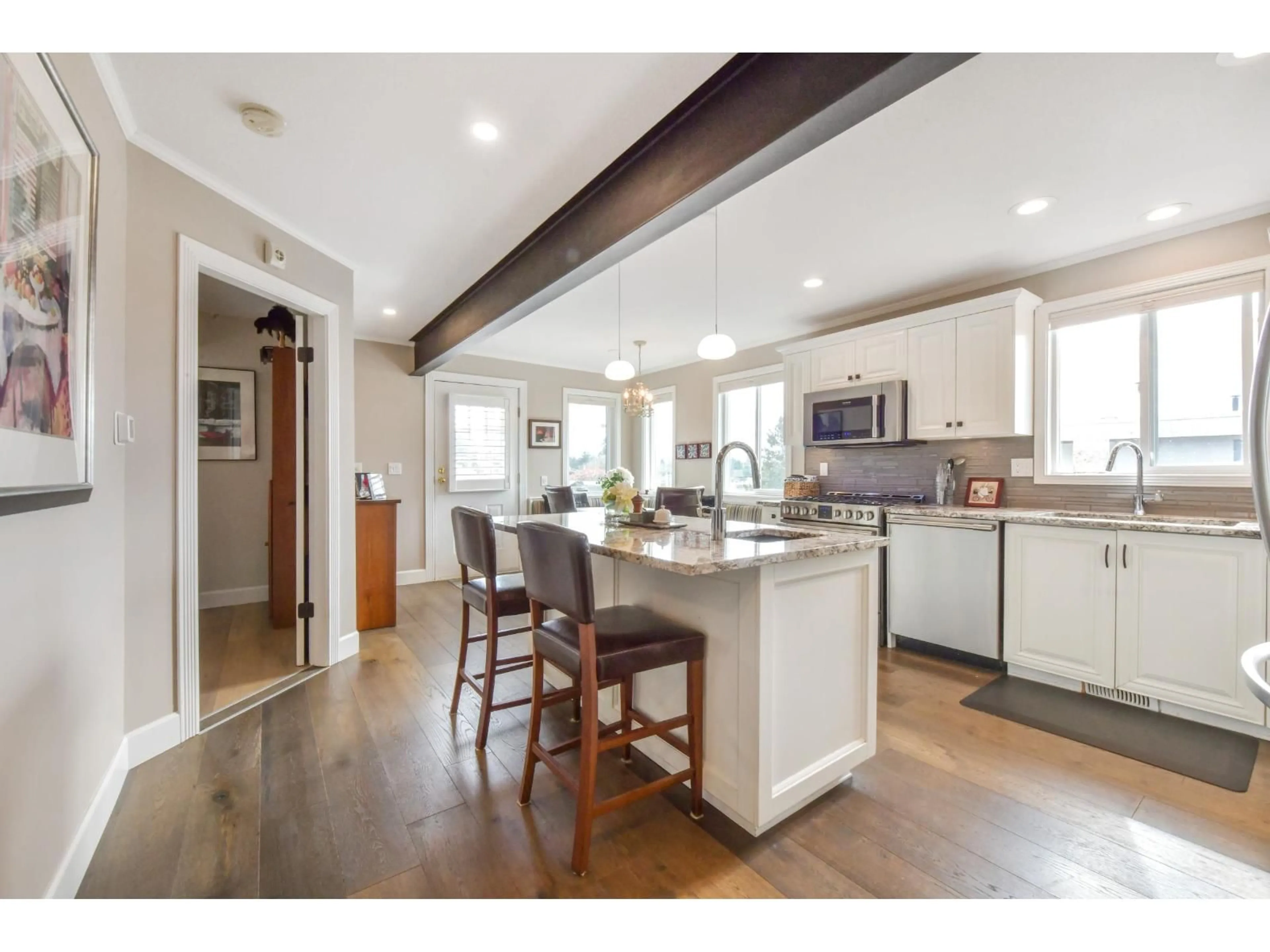 Open concept kitchen, unknown for 933 HABGOOD STREET, White Rock British Columbia V4B4W5