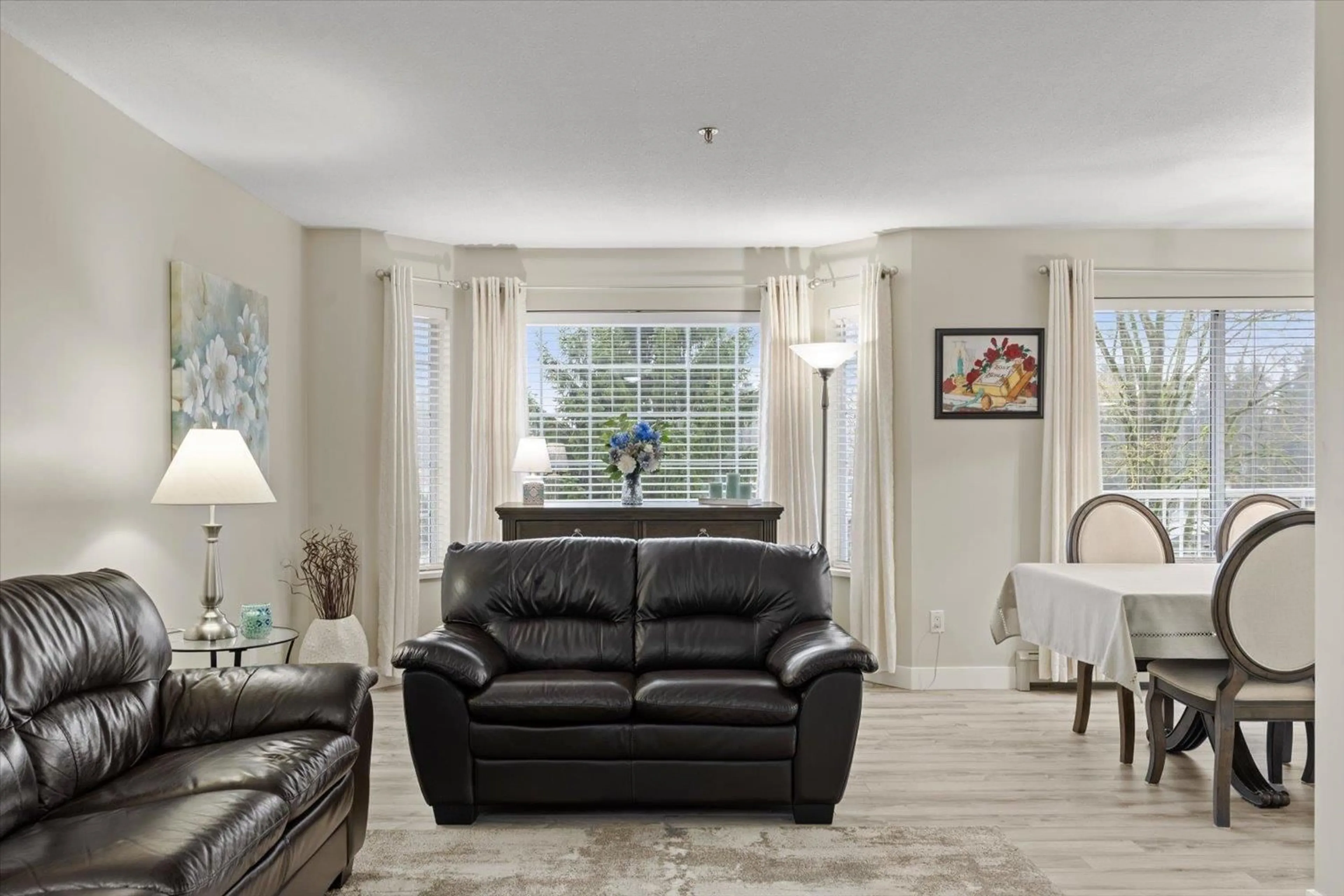 Living room with furniture, ceramic/tile floor for 307 - 33535 KING ROAD, Abbotsford British Columbia V2S6Z5