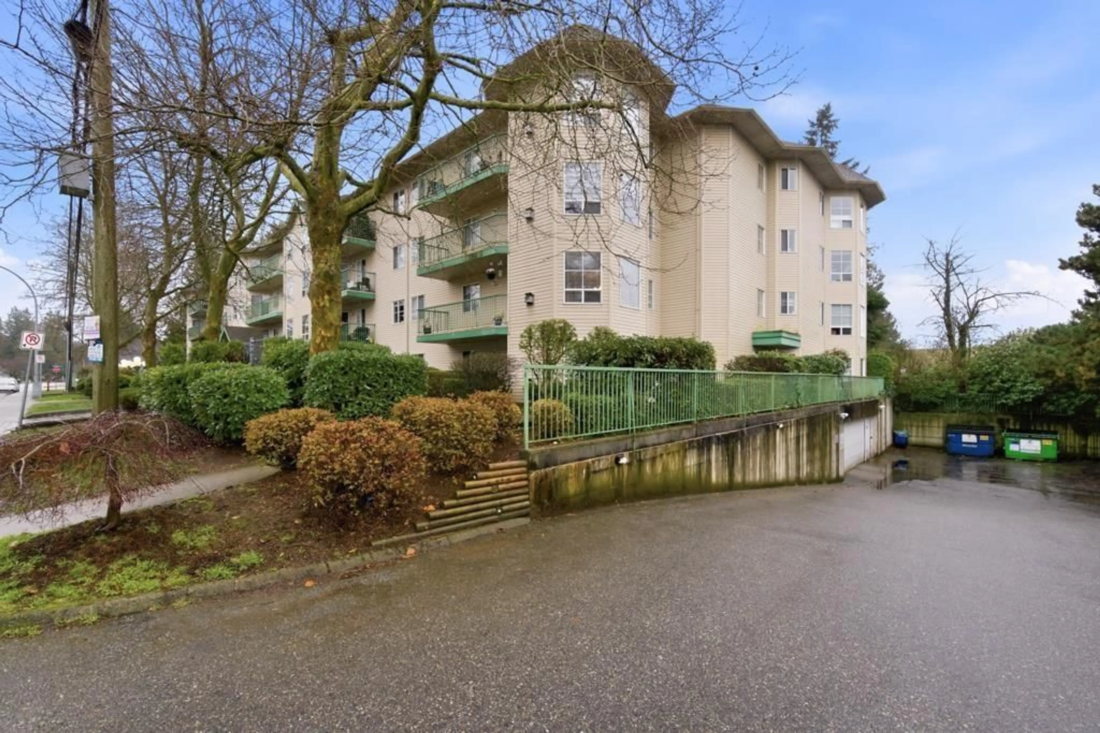 A pic from outside/outdoor area/front of a property/back of a property/a pic from drone, building for 107 - 2435 CENTER STREET, Abbotsford British Columbia V2T2N4