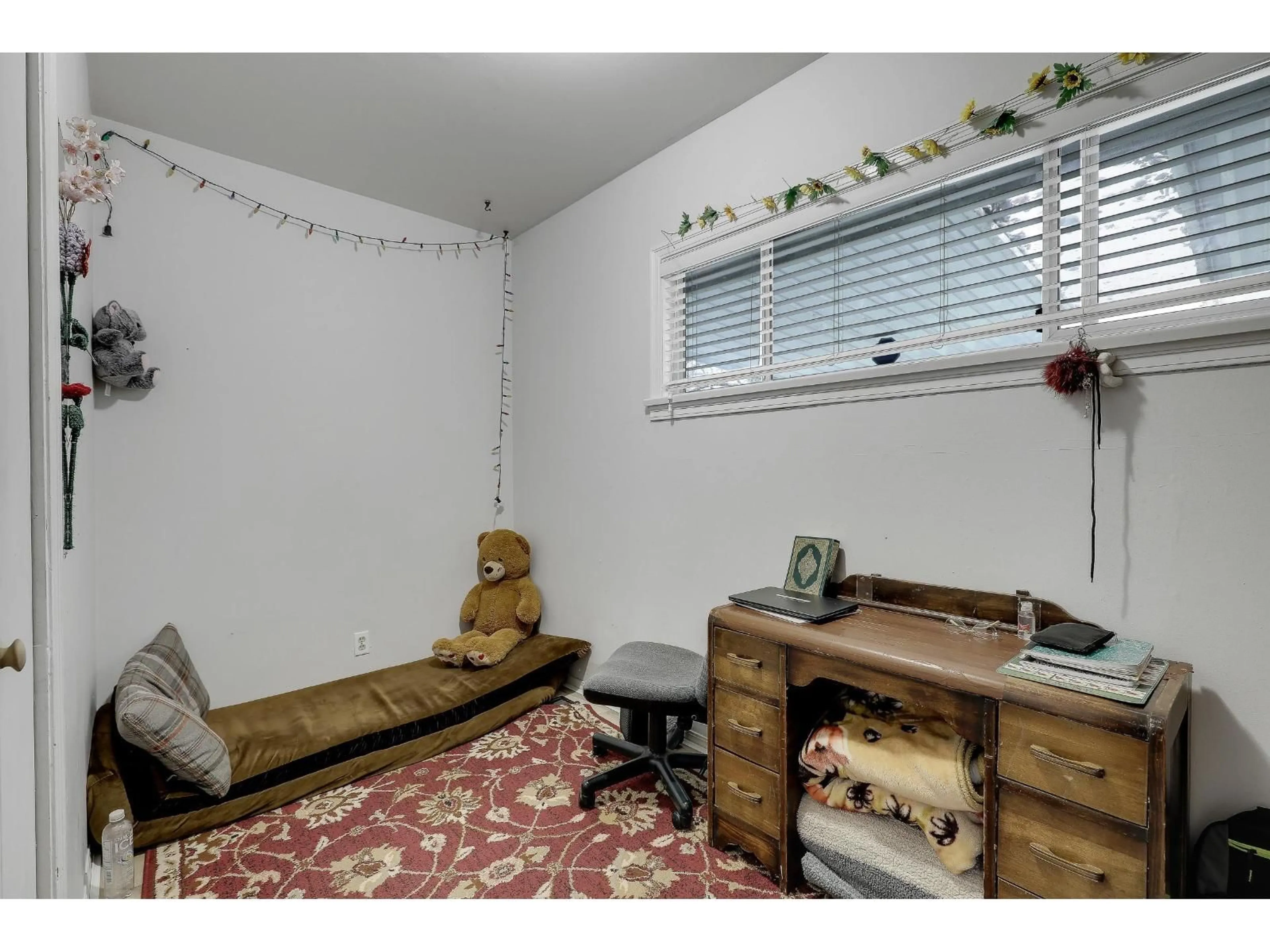 A pic of a room for 10080 143 STREET, Surrey British Columbia V3T4S8