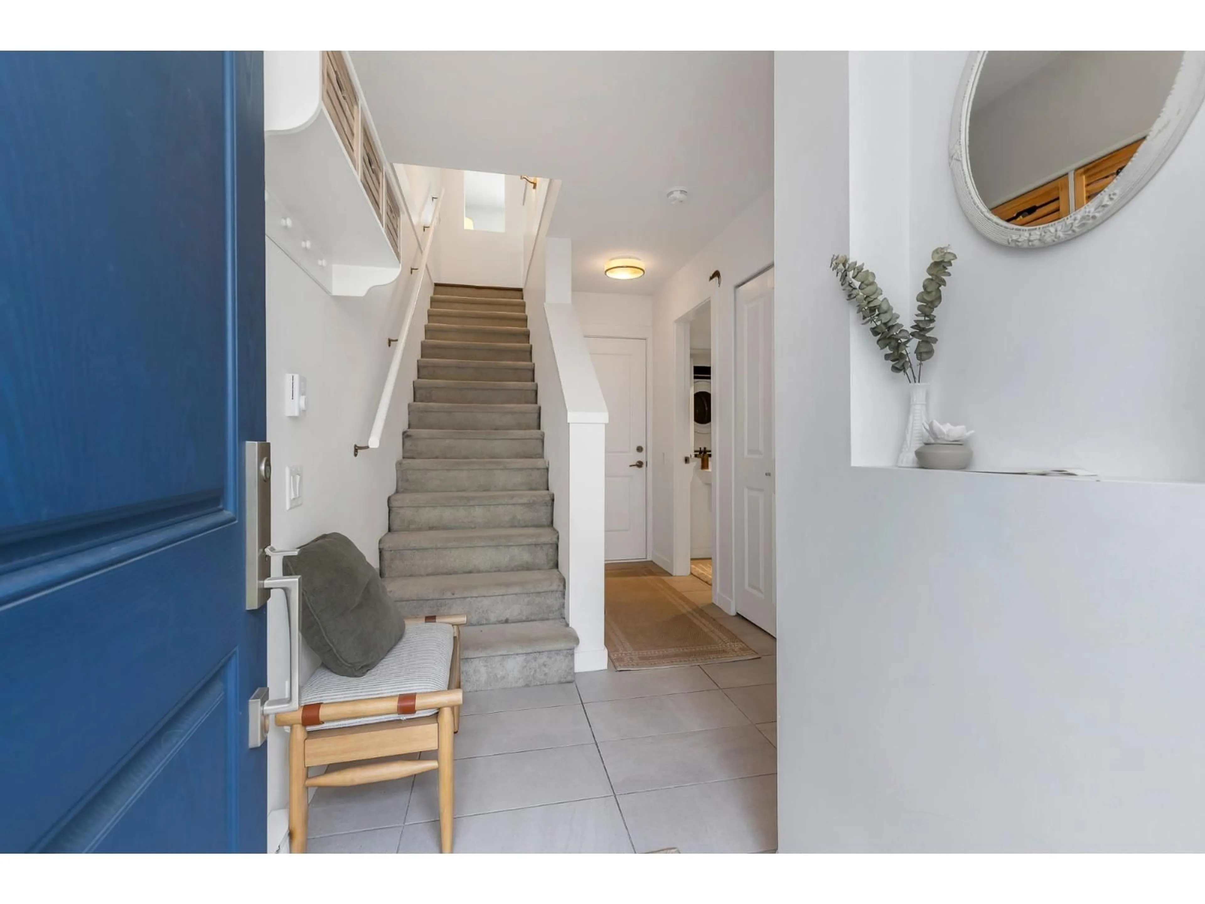 Indoor entryway for 41 - 2838 LIVINGSTONE AVENUE, Abbotsford British Columbia V2T0J1