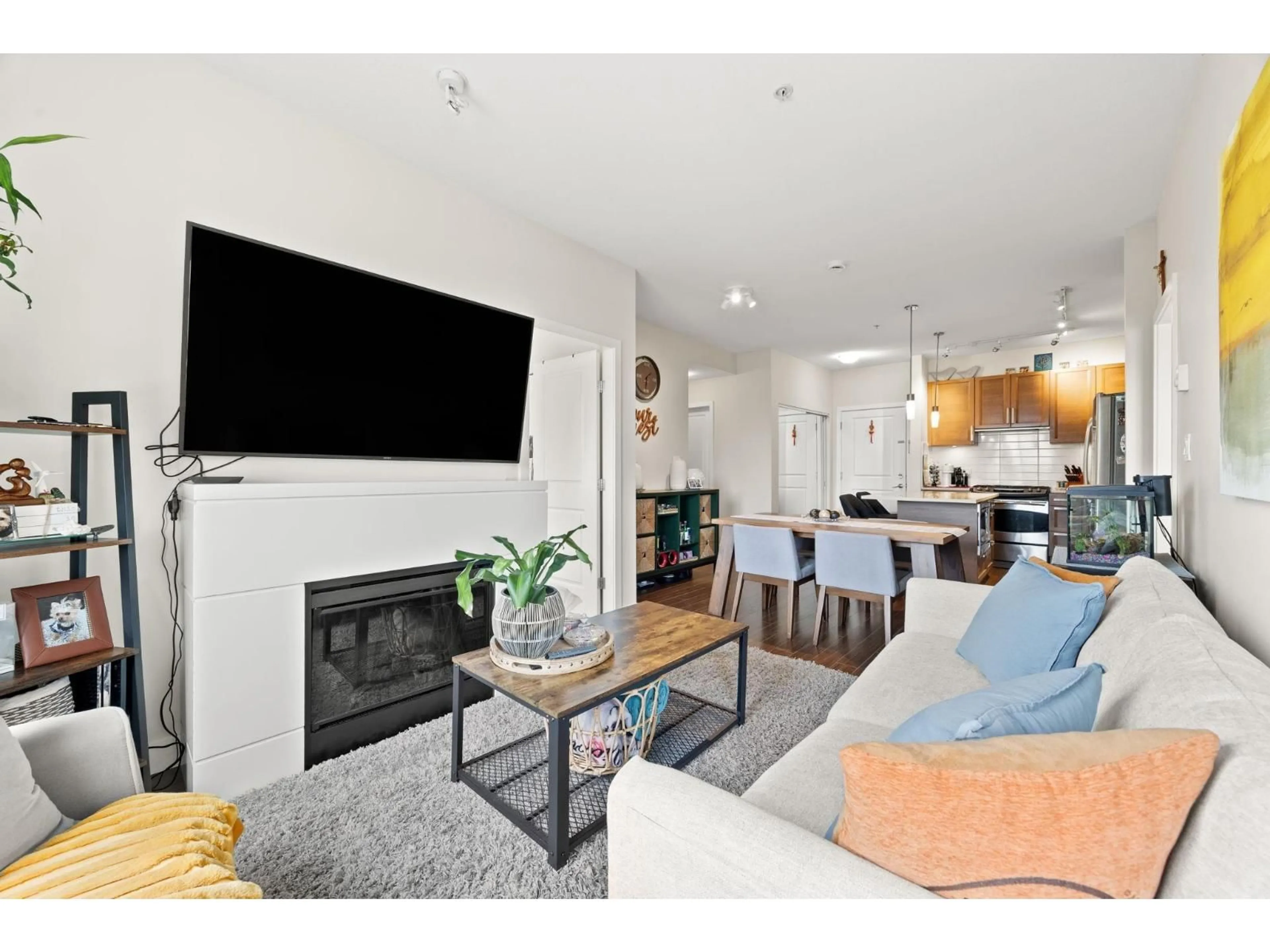 Living room with furniture, unknown for 312 - 15850 26 AVENUE, Surrey British Columbia V3Z2N6