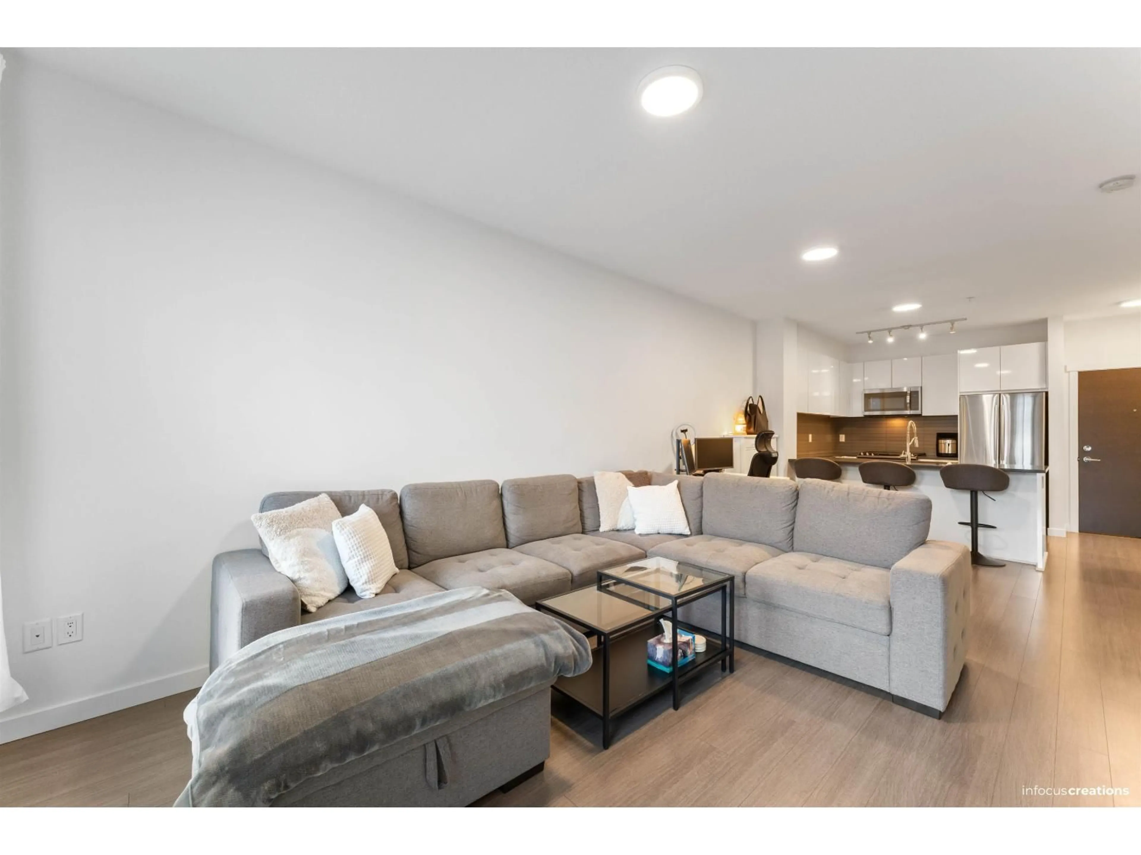 Living room with furniture, unknown for 226 - 15137 33 AVENUE, Surrey British Columbia V3Z0Y1