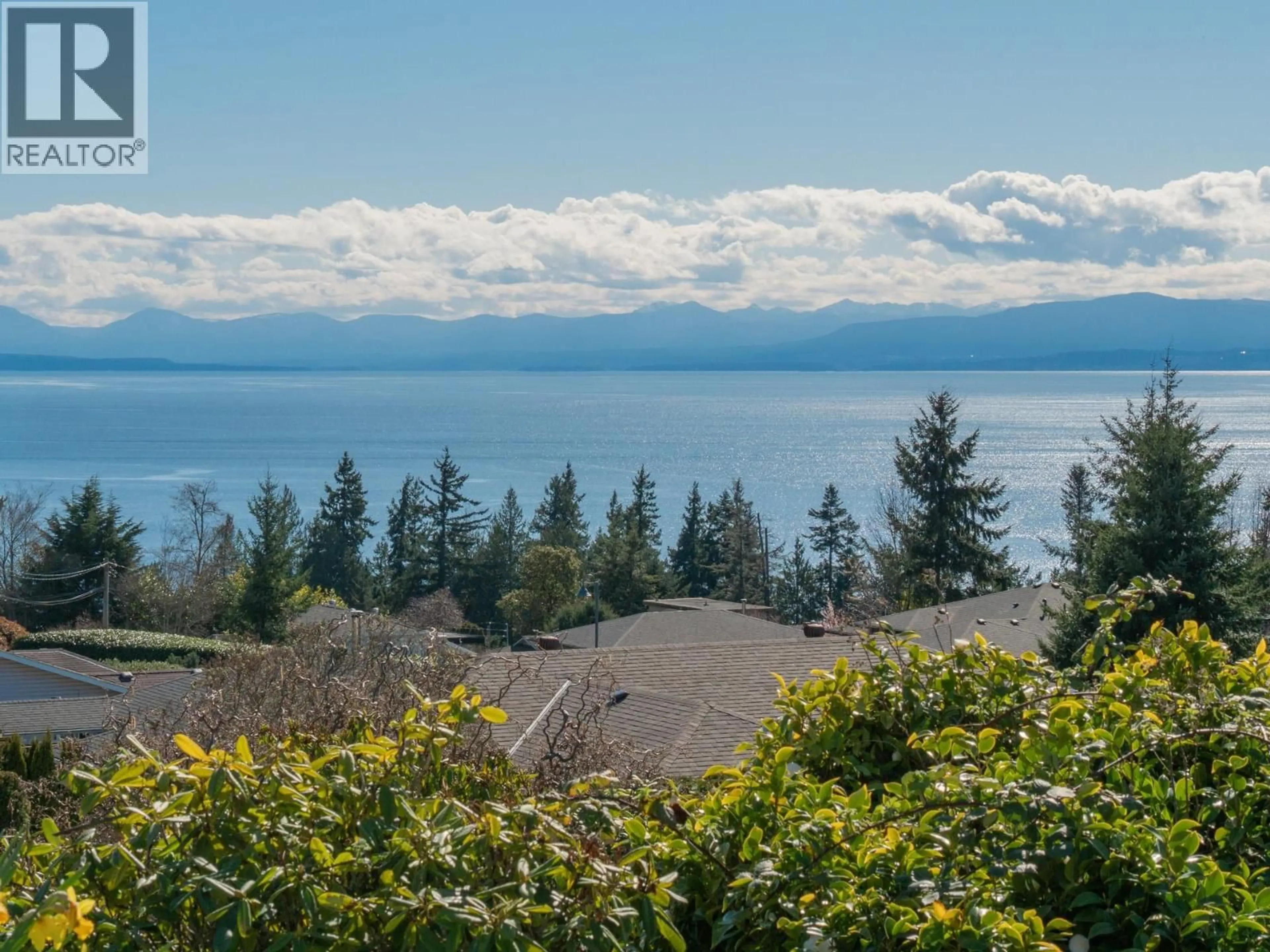 A pic from outside/outdoor area/front of a property/back of a property/a pic from drone, water/lake/river/ocean view for 5160 RIDGEVIEW DRIVE, Sechelt British Columbia V7Z0B8