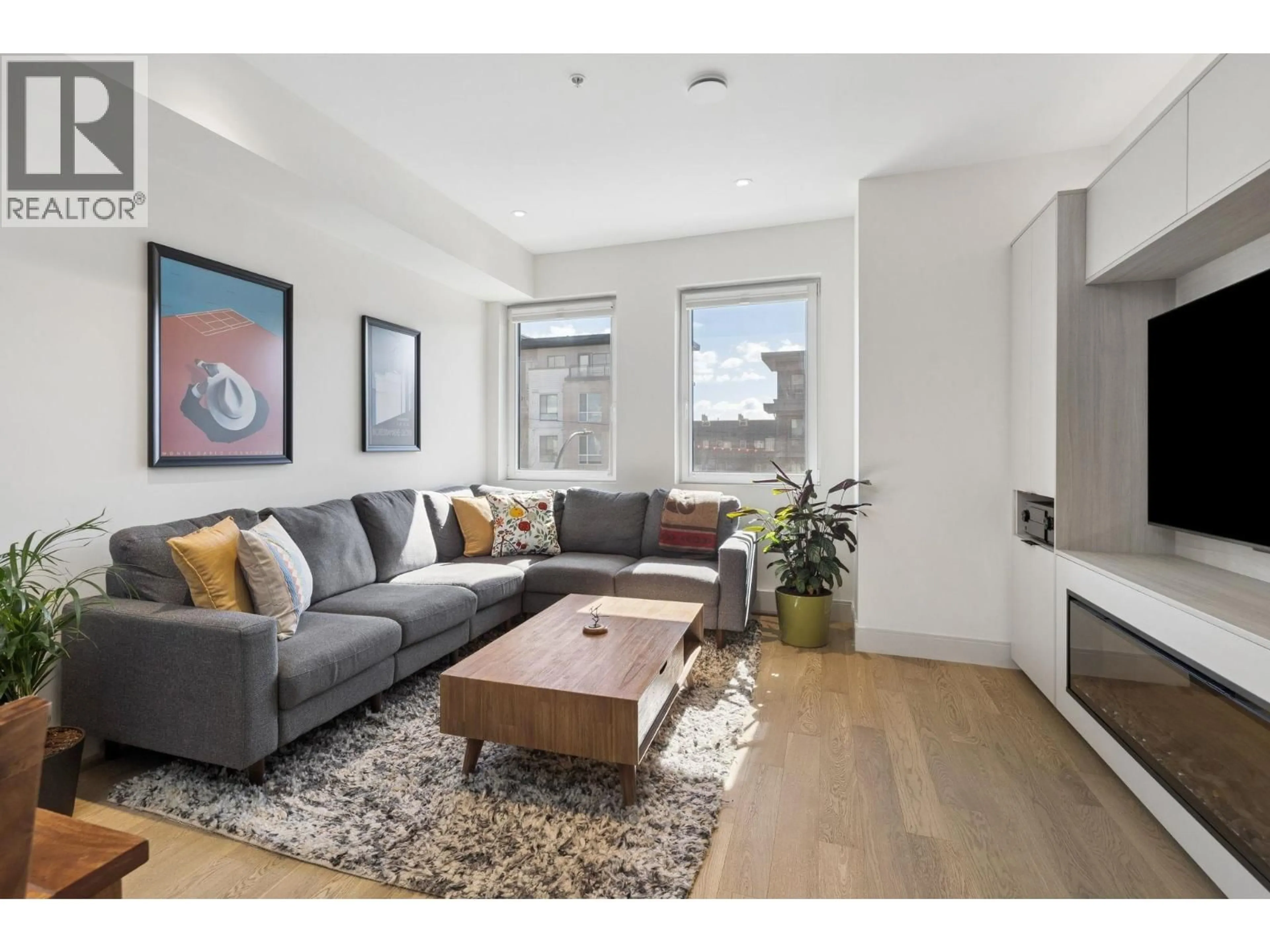 Living room with furniture, unknown for 2 - 632 3RD STREET, North Vancouver British Columbia V7L0J1