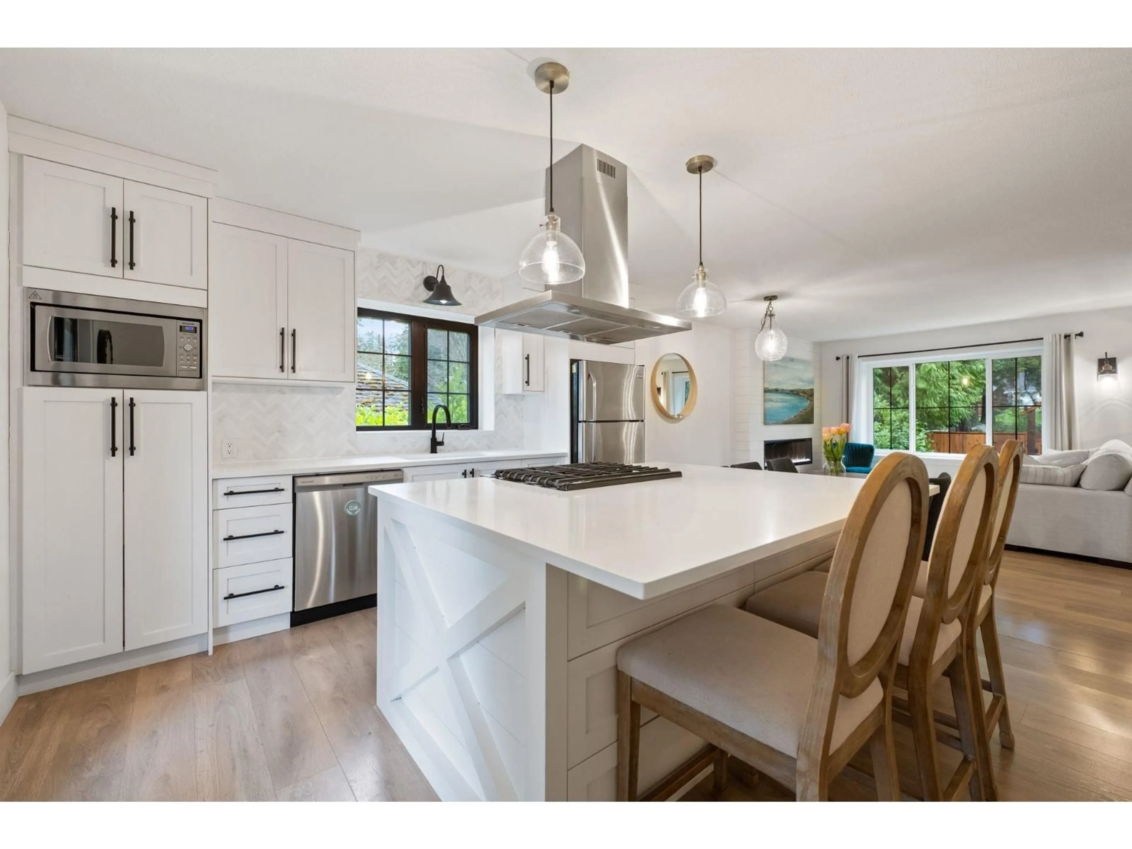 Open concept kitchen, unknown for 13482 16 AVENUE, Surrey British Columbia V4A1P5