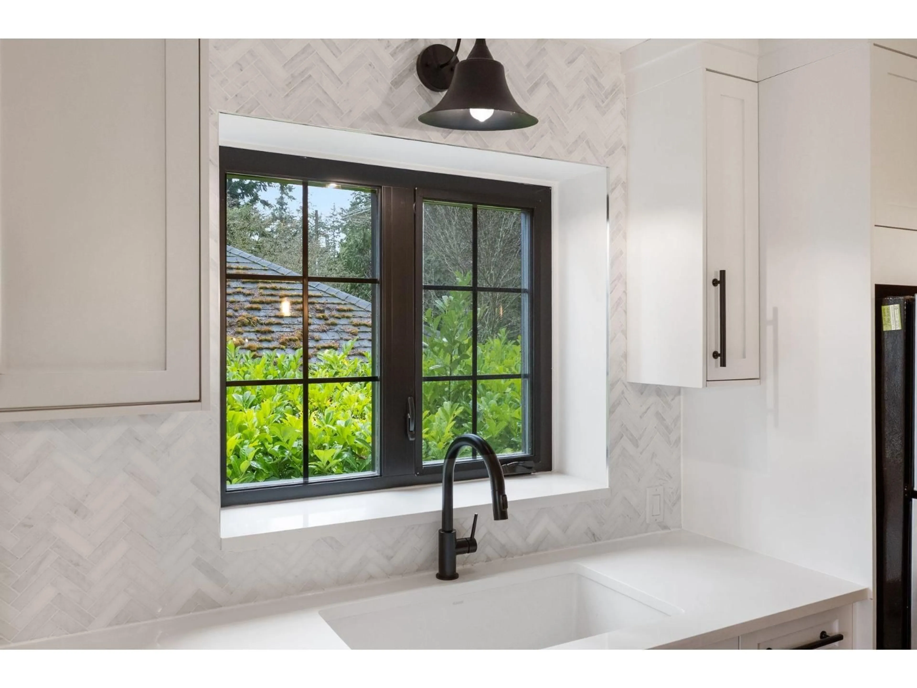 Contemporary bathroom, ceramic/tile floor for 13482 16 AVENUE, Surrey British Columbia V4A1P5