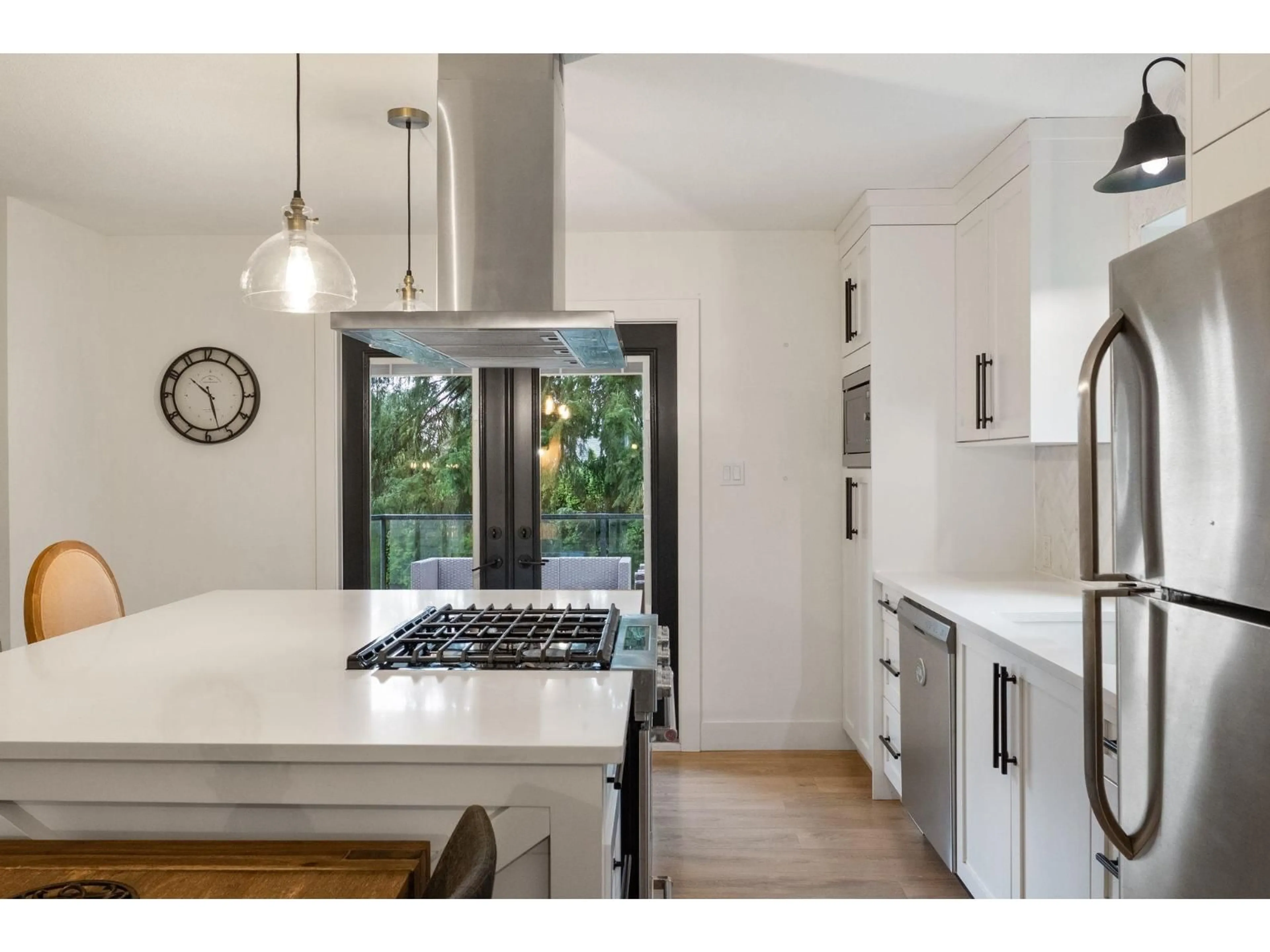 Open concept kitchen, unknown for 13482 16 AVENUE, Surrey British Columbia V4A1P5