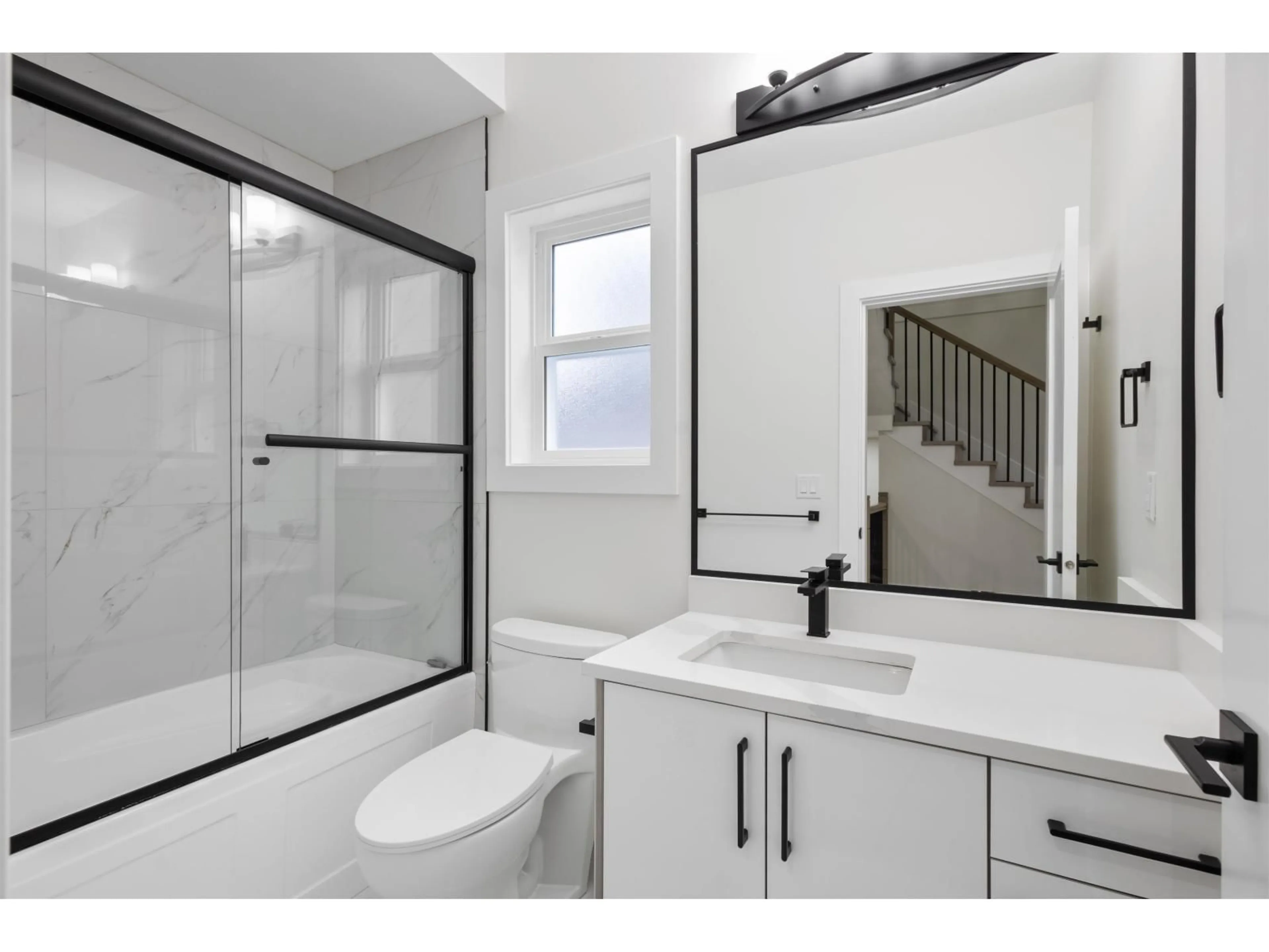 Standard bathroom, ceramic/tile floor for 32545 HIGGINBOTTOM COURT, Mission British Columbia V2V2T7