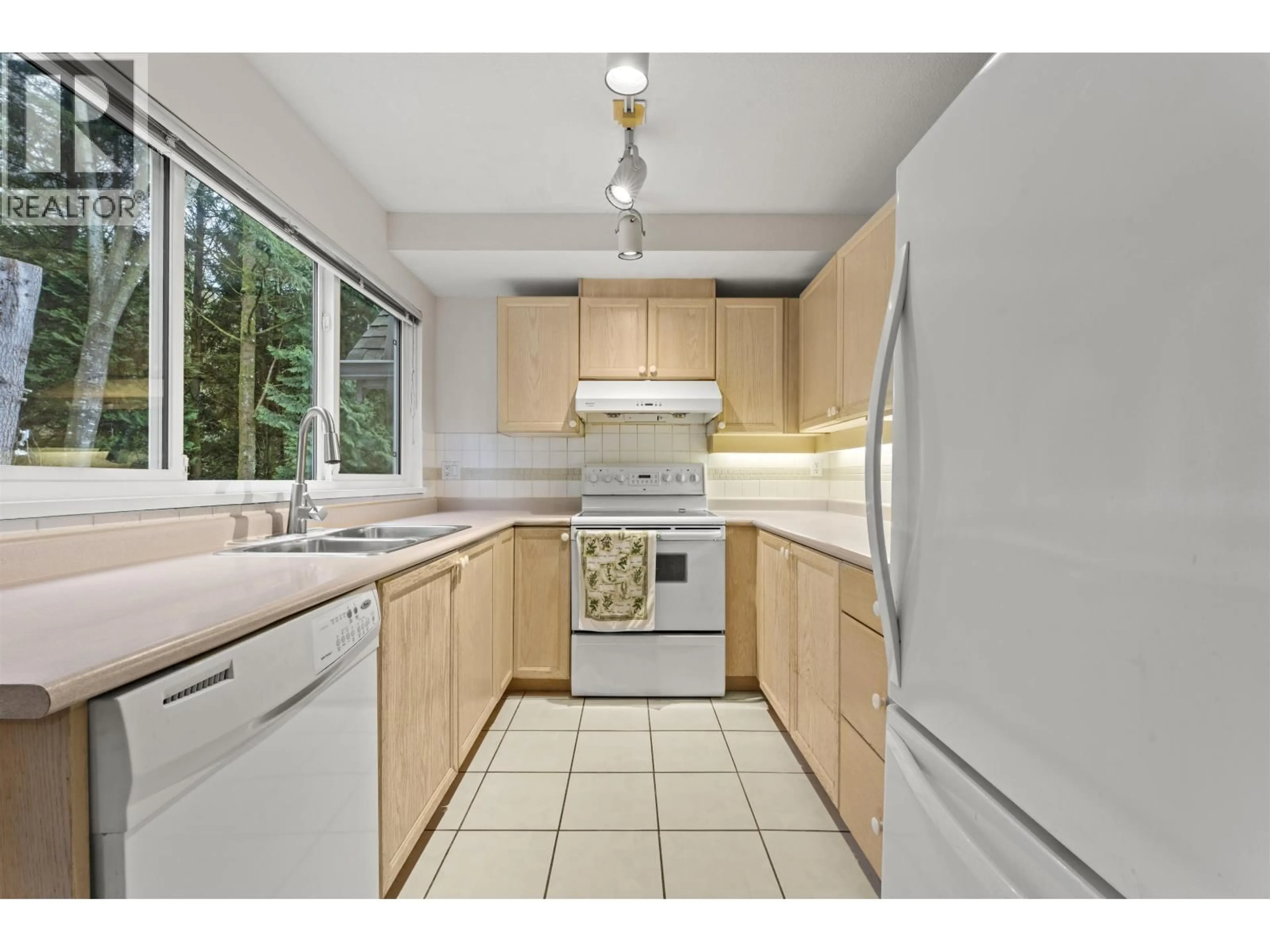 Standard kitchen, unknown for 5 - 2600 BEAVERBROOK CRESCENT, Burnaby British Columbia V3J7W6
