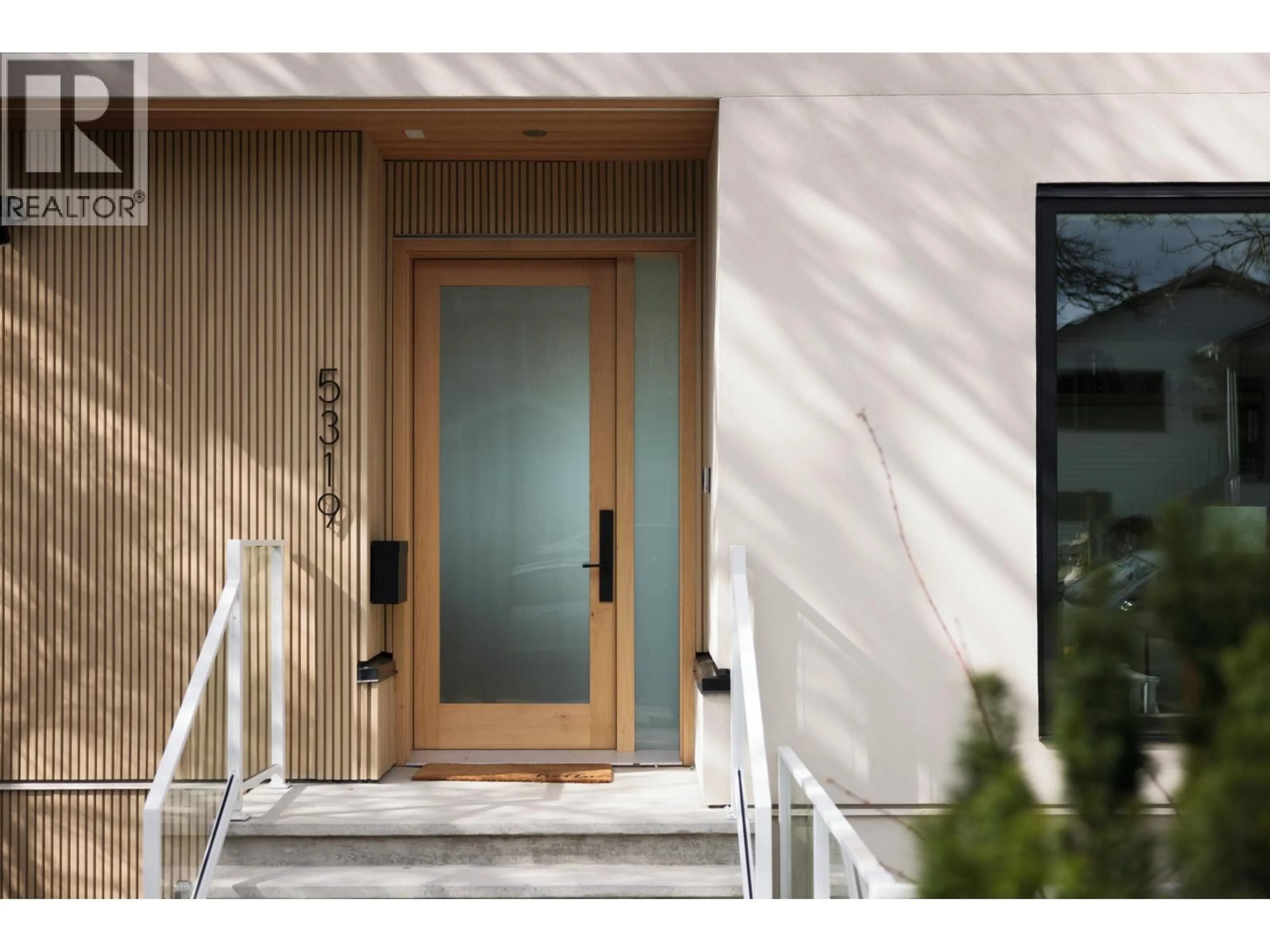 Indoor entryway for 5319 ELGIN STREET, Vancouver British Columbia V5W3J9