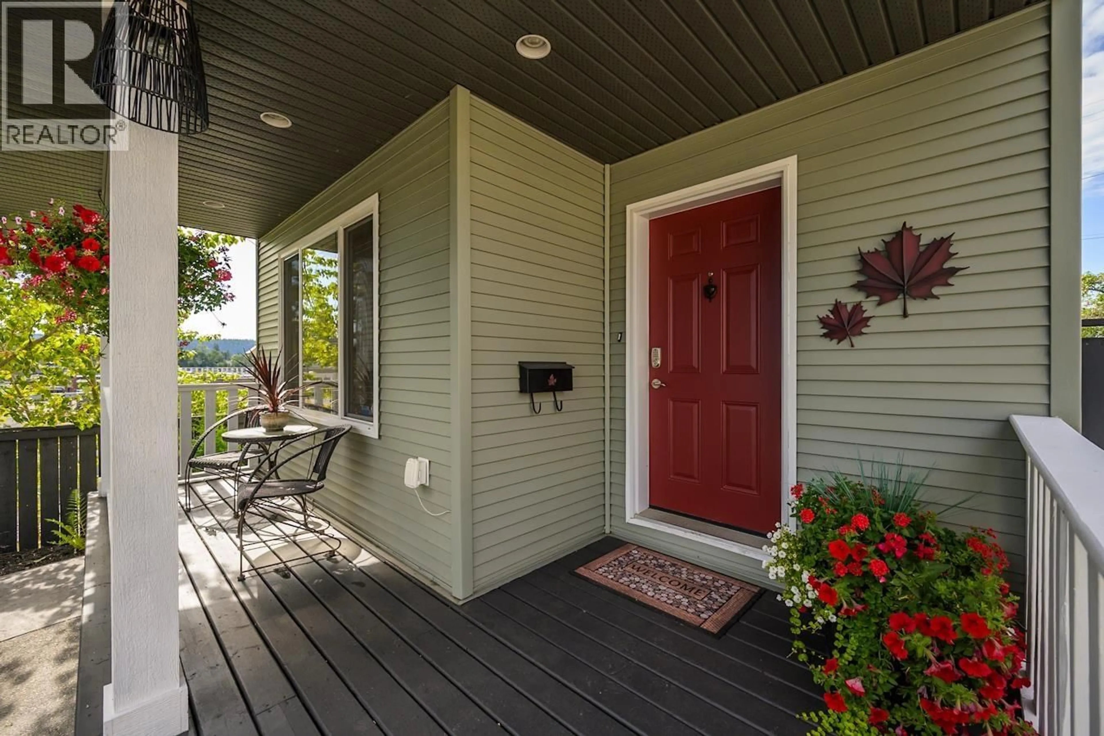 Indoor entryway for 1807 12TH AVENUE, Prince George British Columbia V2M1P8