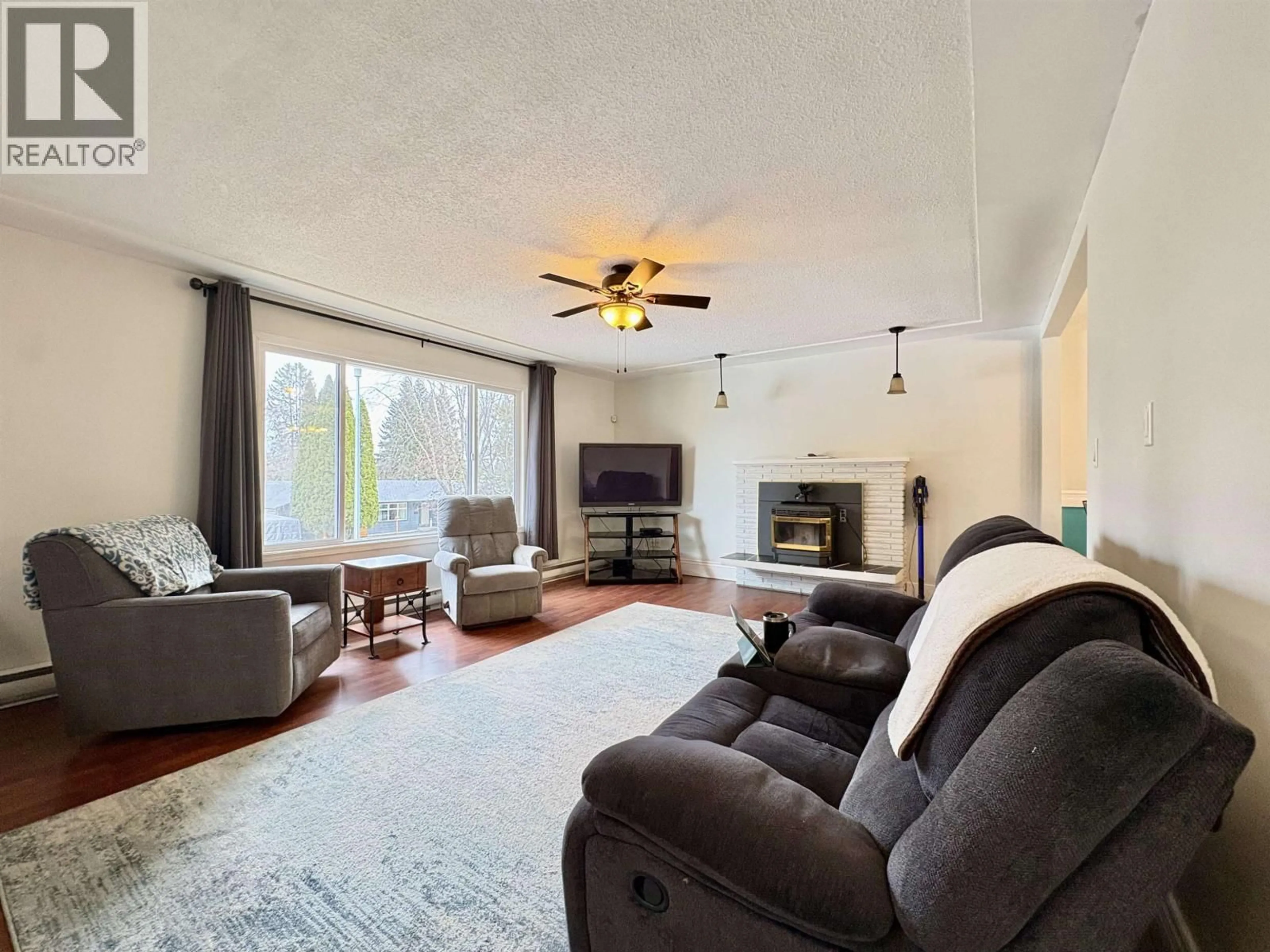 Living room with furniture, unknown for 5619 BROCK DRIVE, Prince George British Columbia V2N2E3