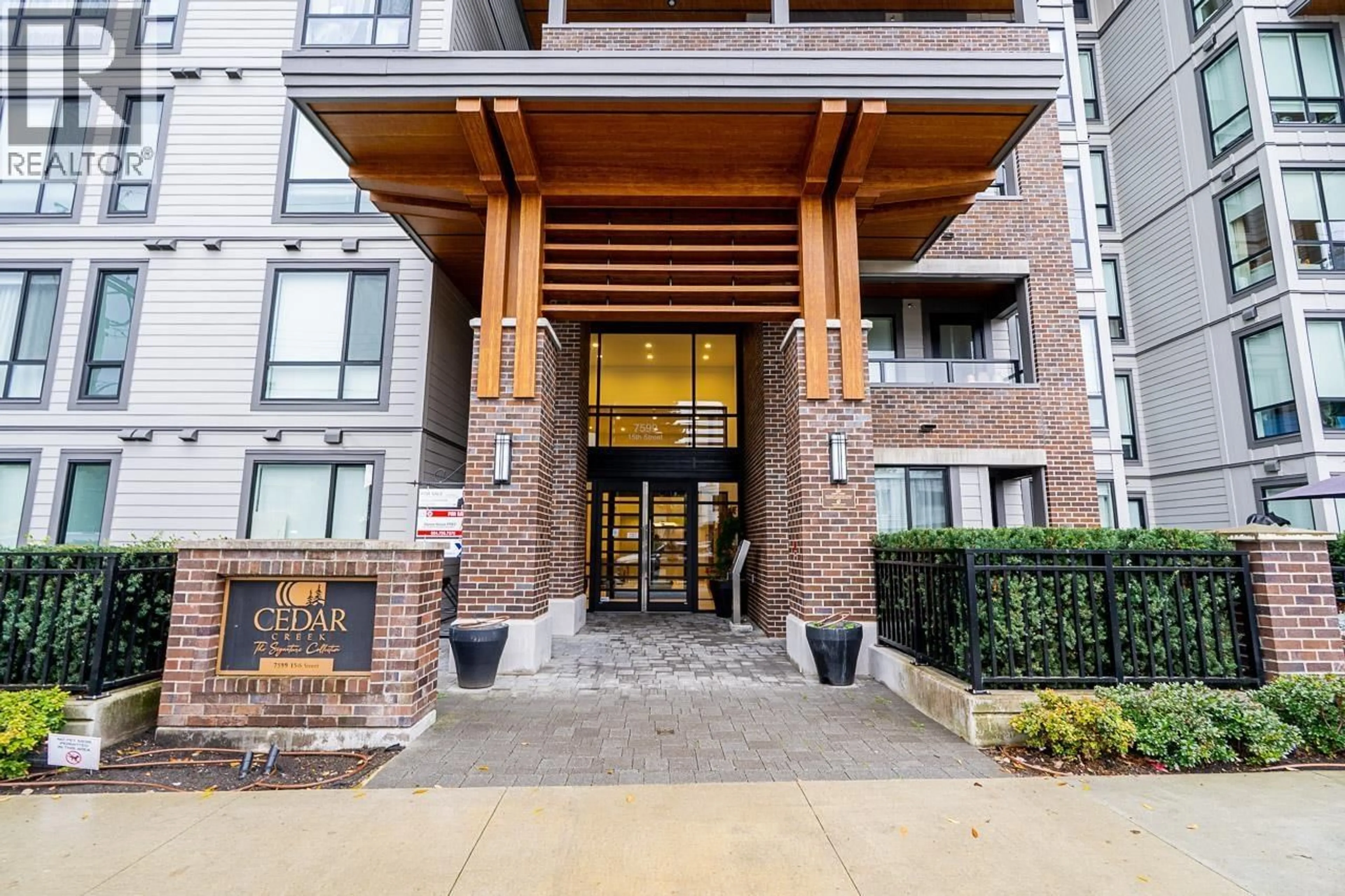 Indoor foyer for 523 - 7599 15TH STREET, Burnaby British Columbia V3N0H9