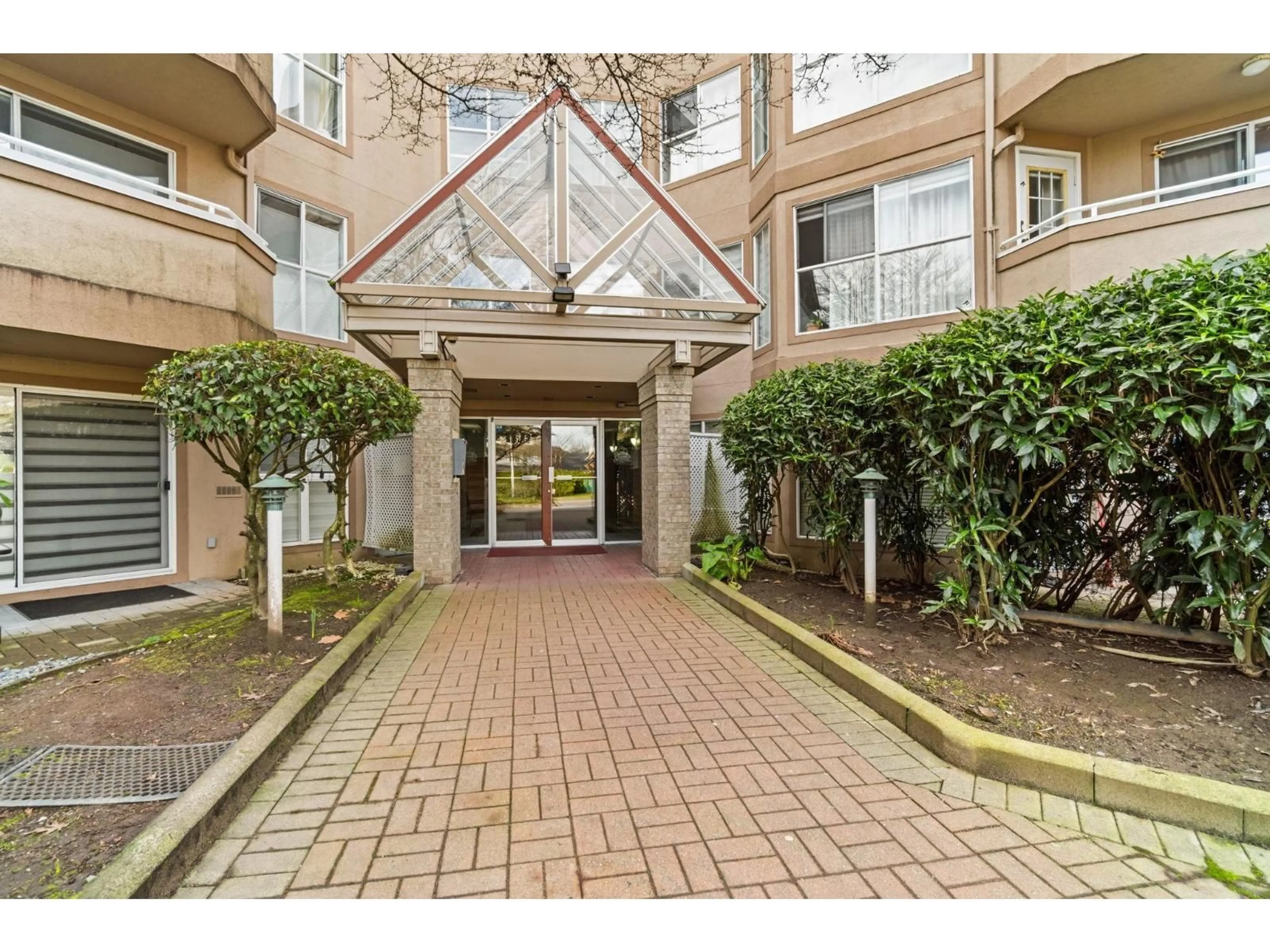 Indoor foyer for 114 - 7435 121A STREET, Surrey British Columbia V3W0W8
