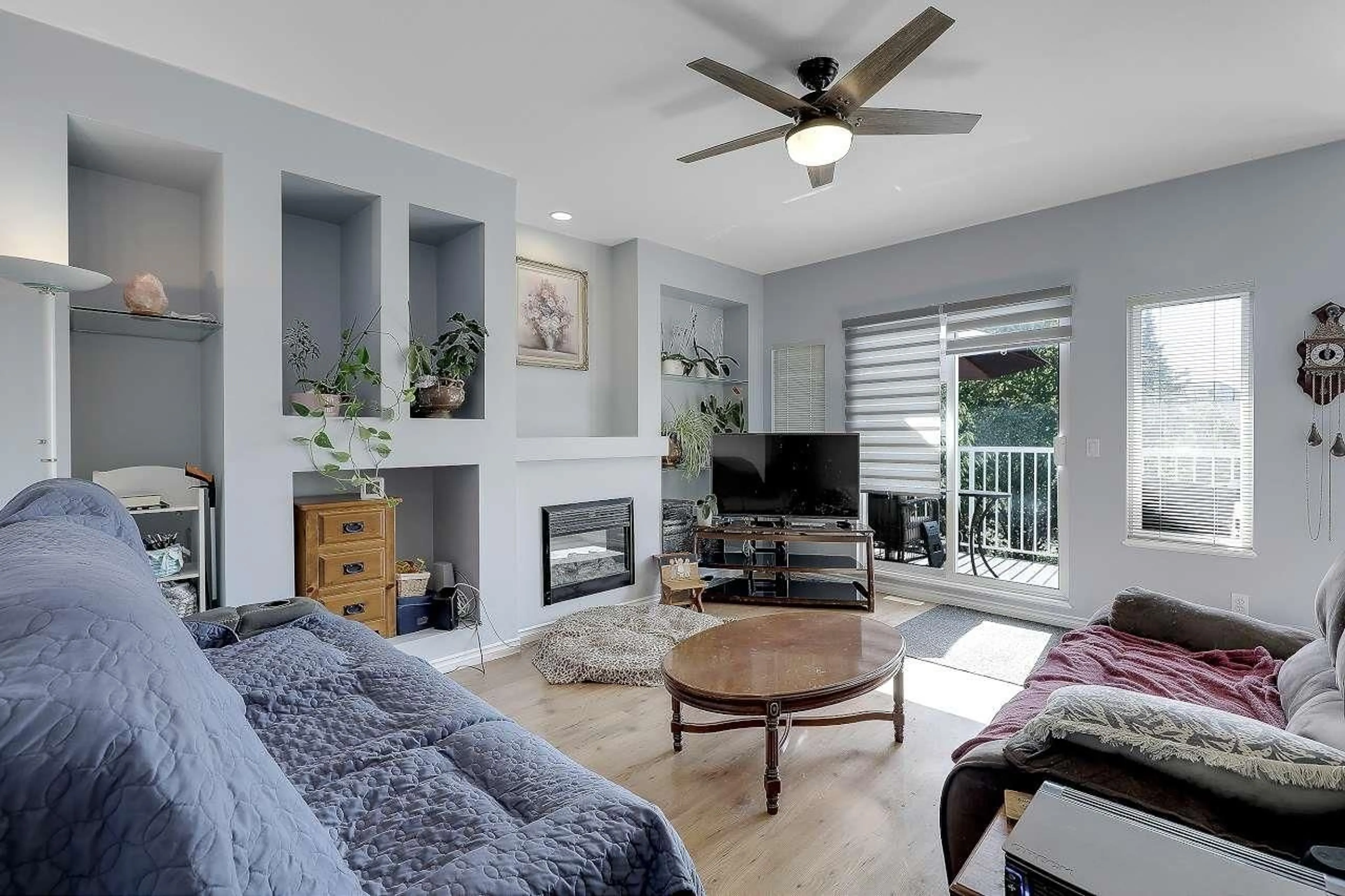 Living room with furniture, unknown for 20526 66A AVENUE, Langley British Columbia V2Y2X8