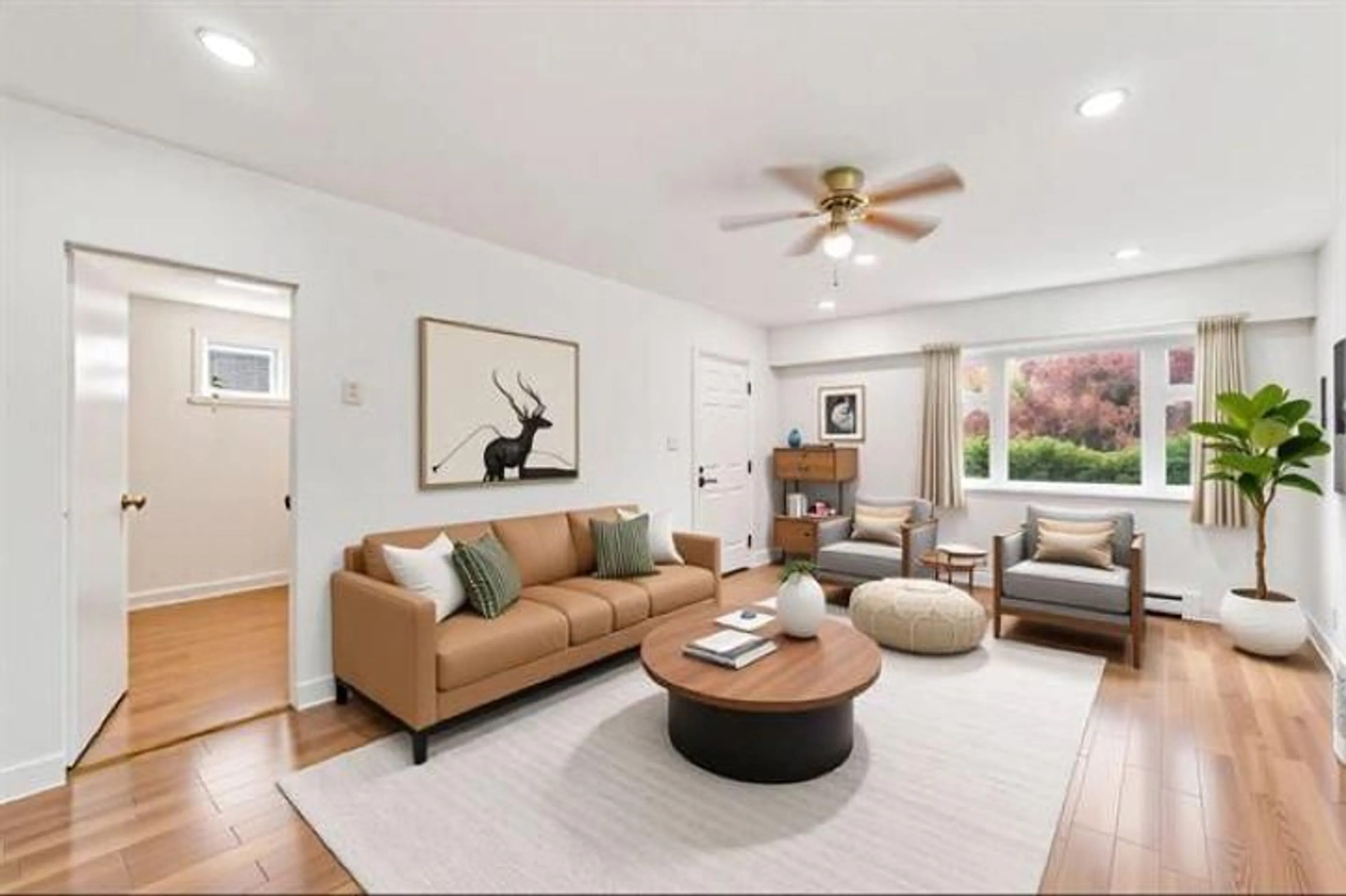 Living room with furniture, unknown for 45782 VICTORIA AVENUE, Chilliwack British Columbia V2P2T5