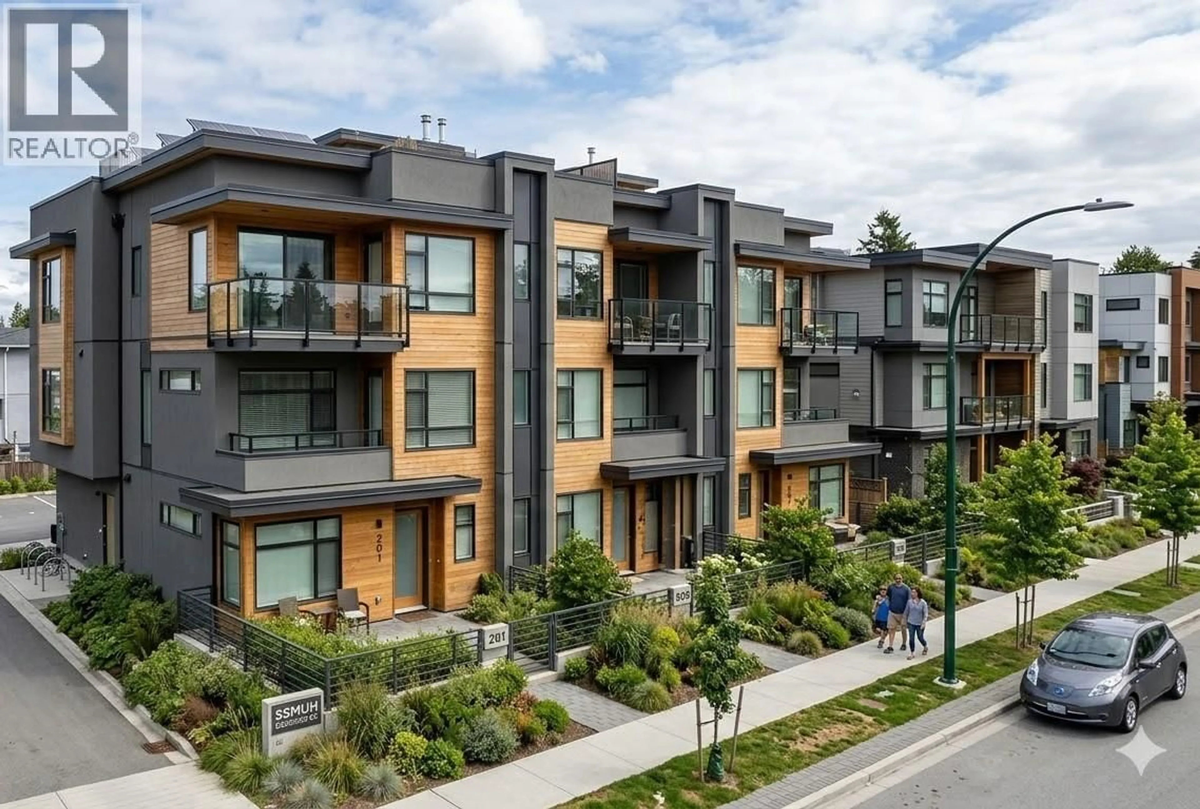 A pic from outside/outdoor area/front of a property/back of a property/a pic from drone, street for 431 MARINE DRIVE, Vancouver British Columbia V5X2S9