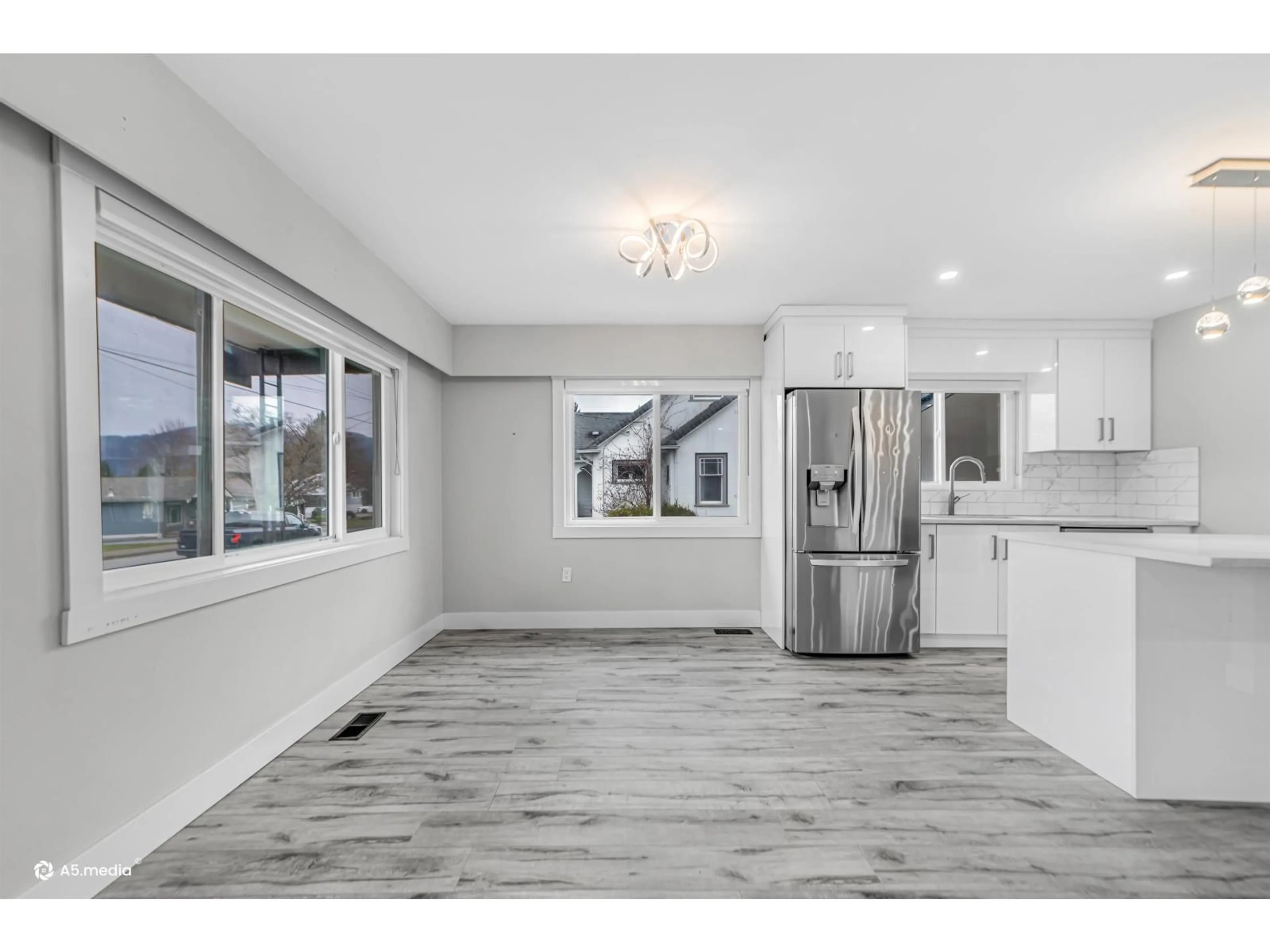 Open concept kitchen, ceramic/tile floor for 9610 HAZEL STREET, Chilliwack British Columbia V2P5N9