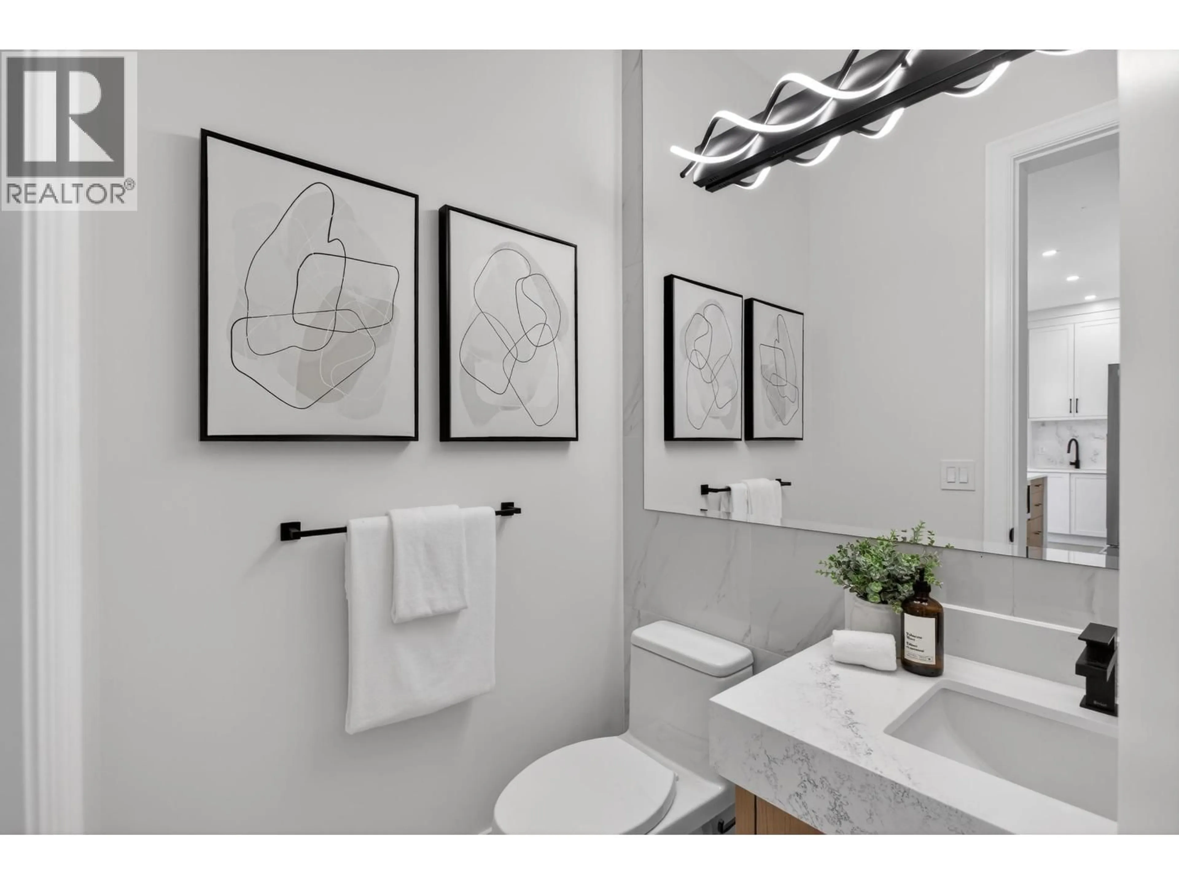 Contemporary bathroom, ceramic/tile floor for 1 - 10571 NO 1 ROAD, Richmond British Columbia V7E1S3