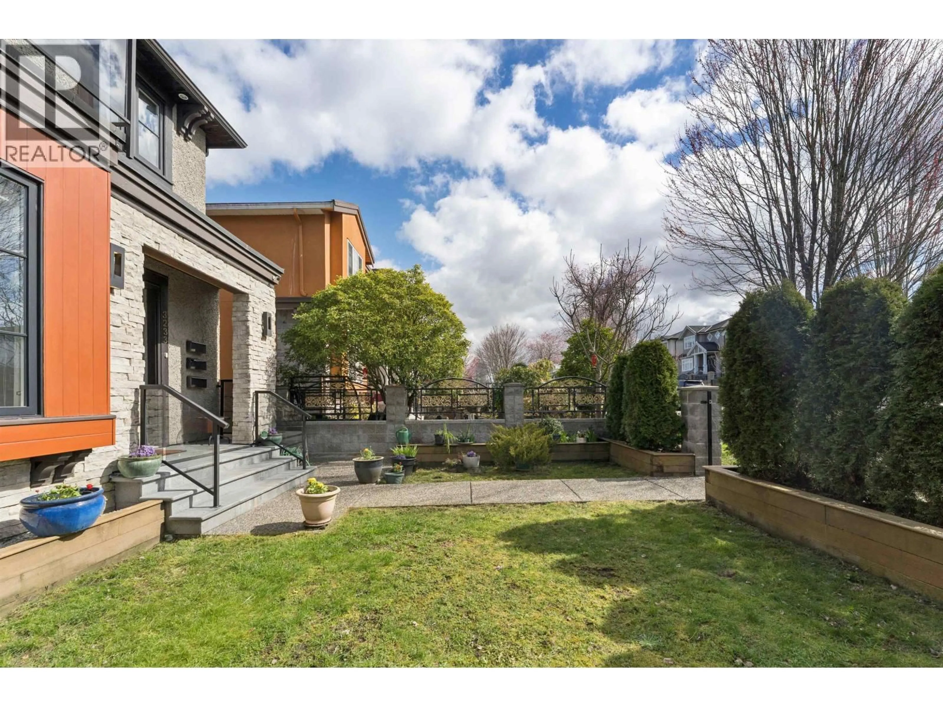 Unknown for 3233 GRANT STREET, Vancouver British Columbia V5K3J1