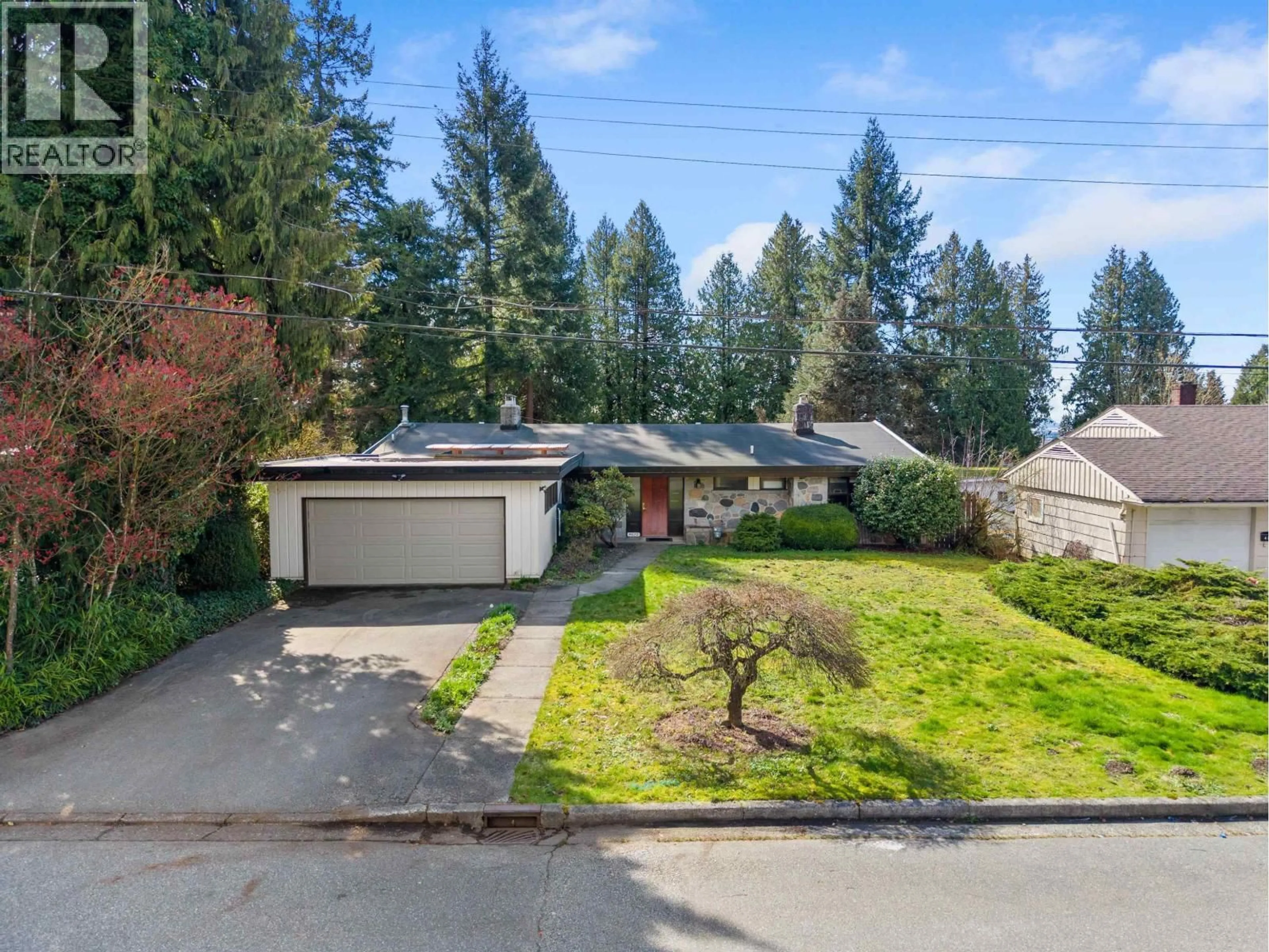A pic from outside/outdoor area/front of a property/back of a property/a pic from drone, street for 4672 NEVILLE STREET, Burnaby British Columbia V5J2H1