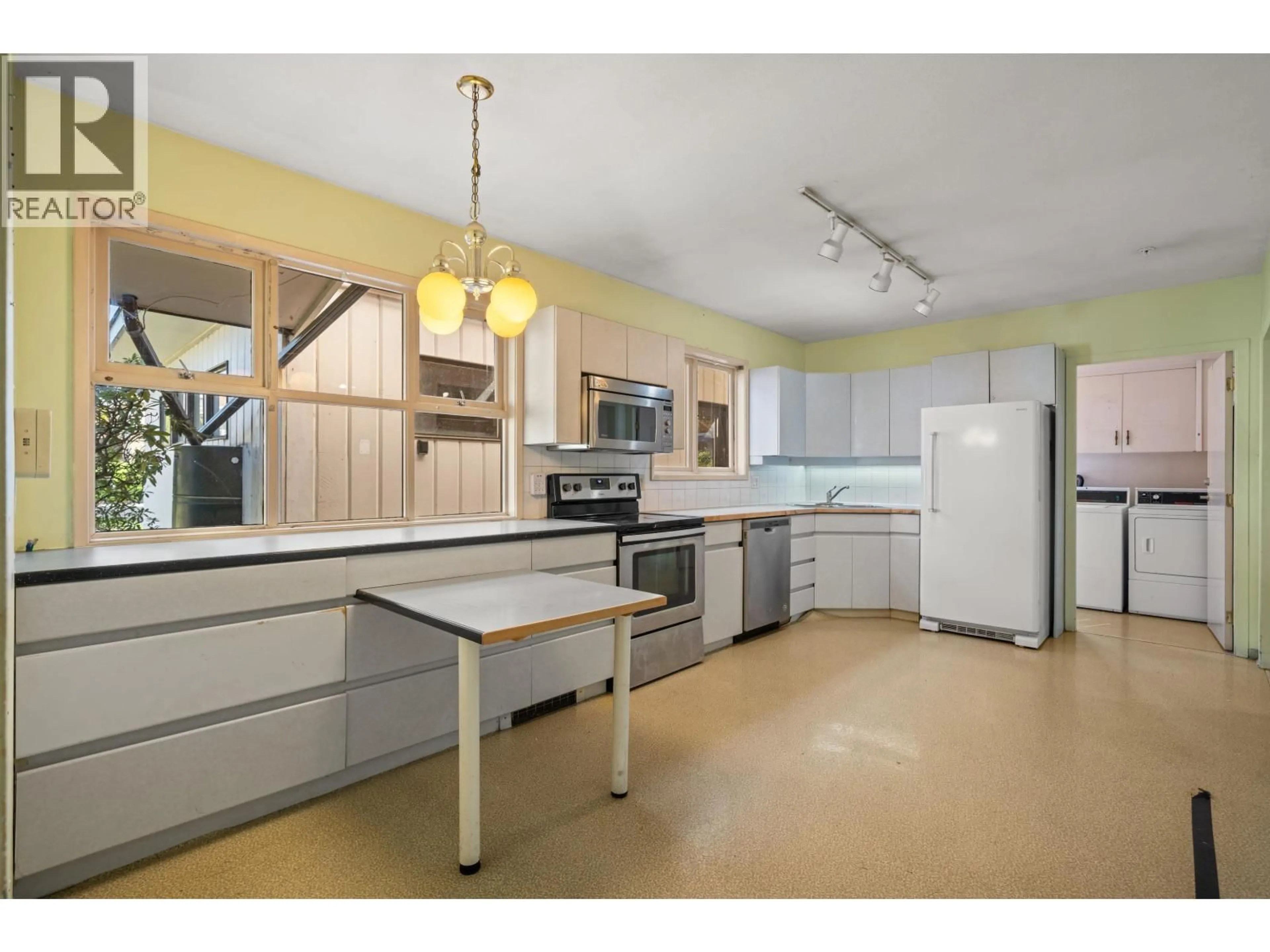 Open concept kitchen, unknown for 4672 NEVILLE STREET, Burnaby British Columbia V5J2H1