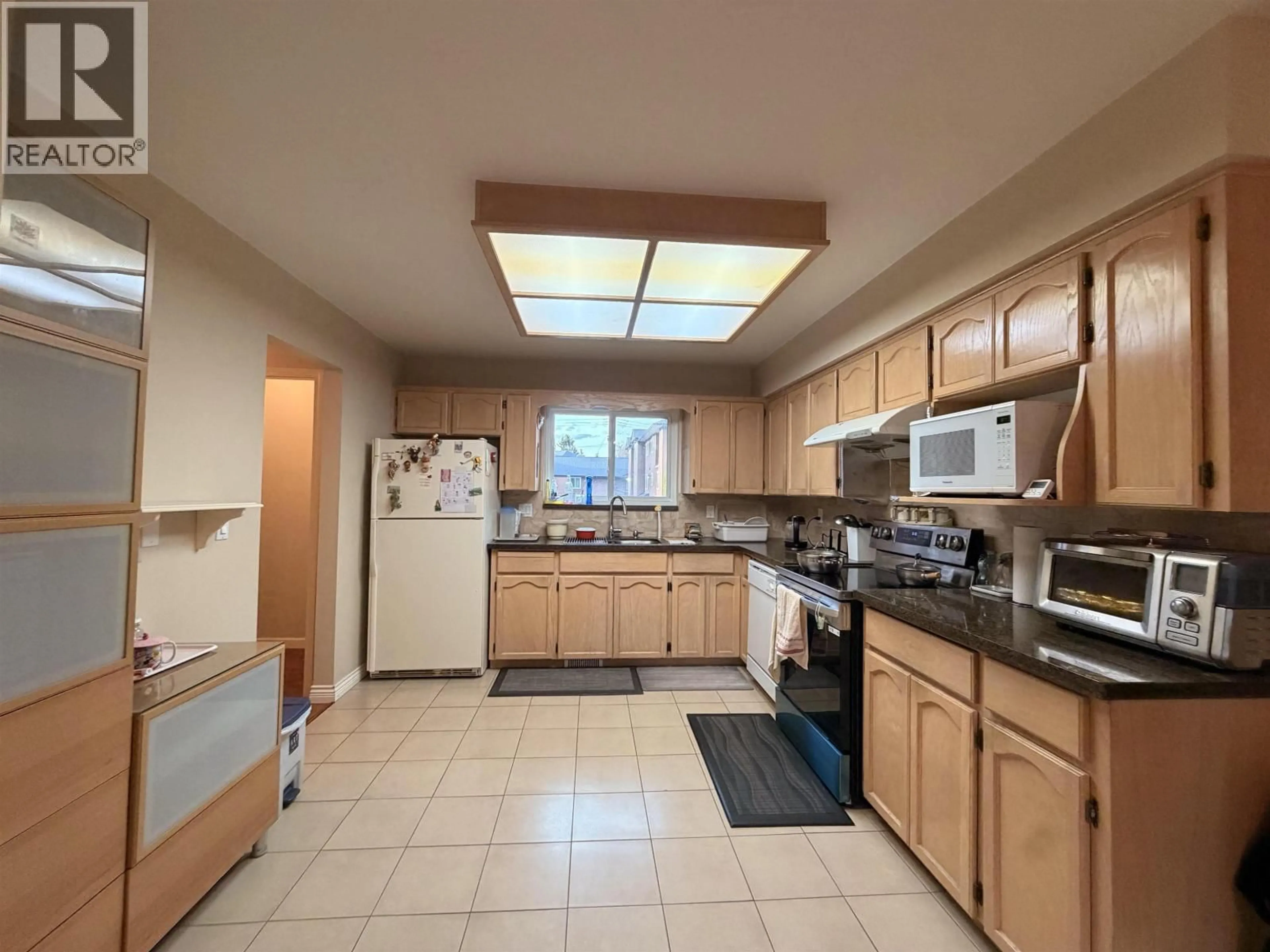 Standard kitchen, ceramic/tile floor for 4 - 1336 PITT RIVER ROAD, Port Coquitlam British Columbia V3C5Y7