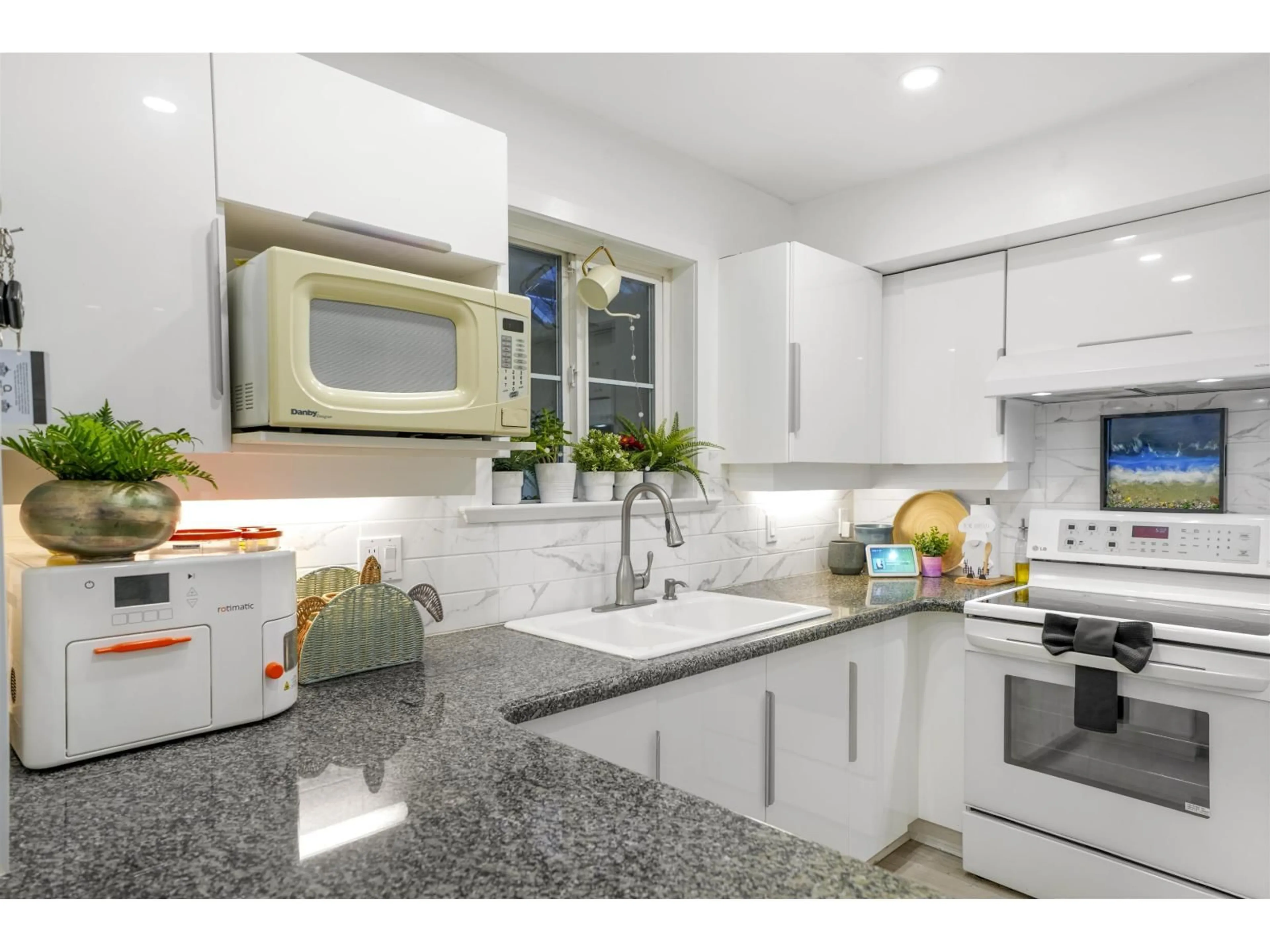 Unknown for 5 - 15432 16A AVENUE, Surrey British Columbia V4A1T3