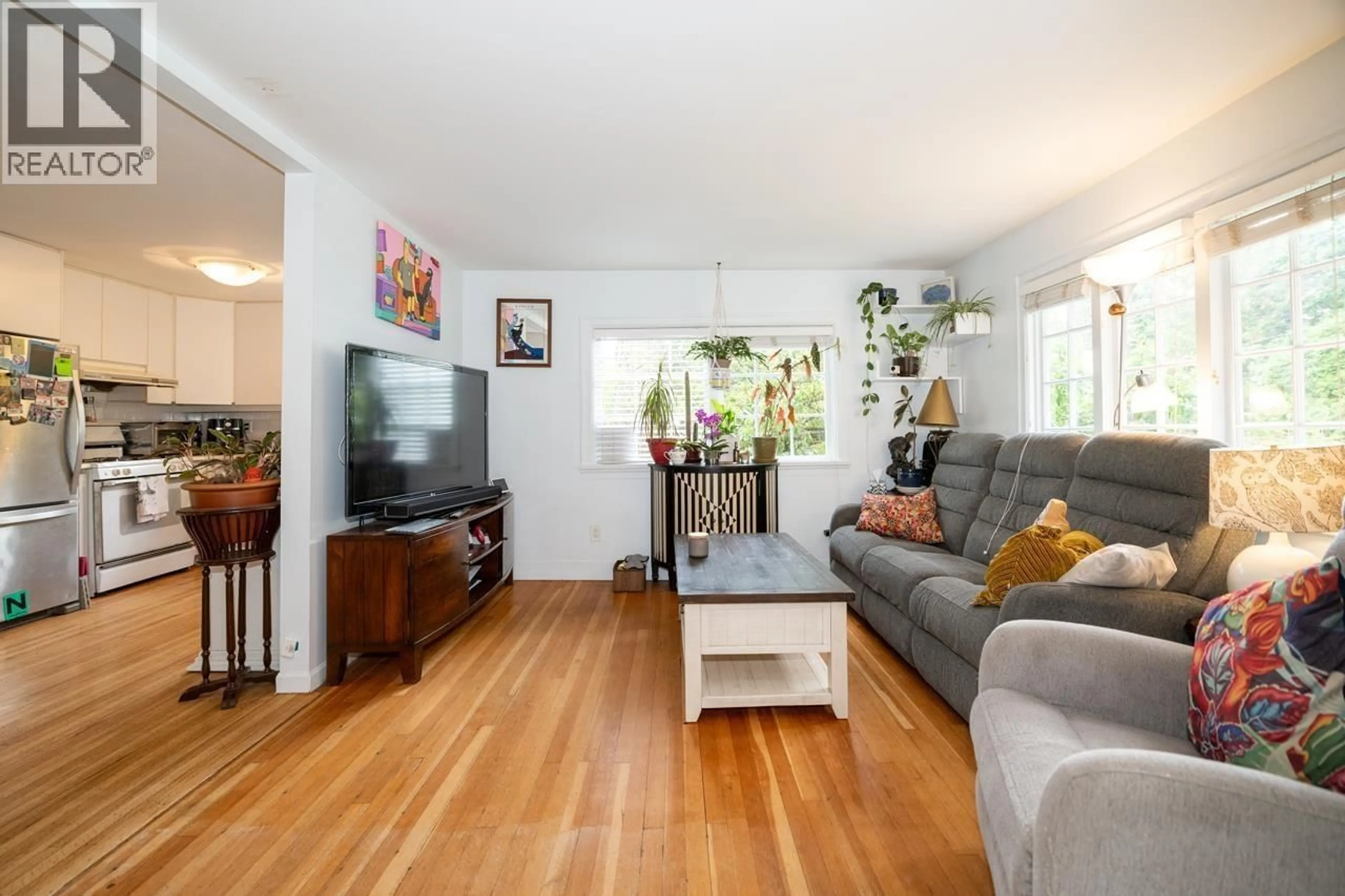 Living room with furniture, wood/laminate floor for 2268 EDGEMONT BOULEVARD, North Vancouver British Columbia V7P2K9