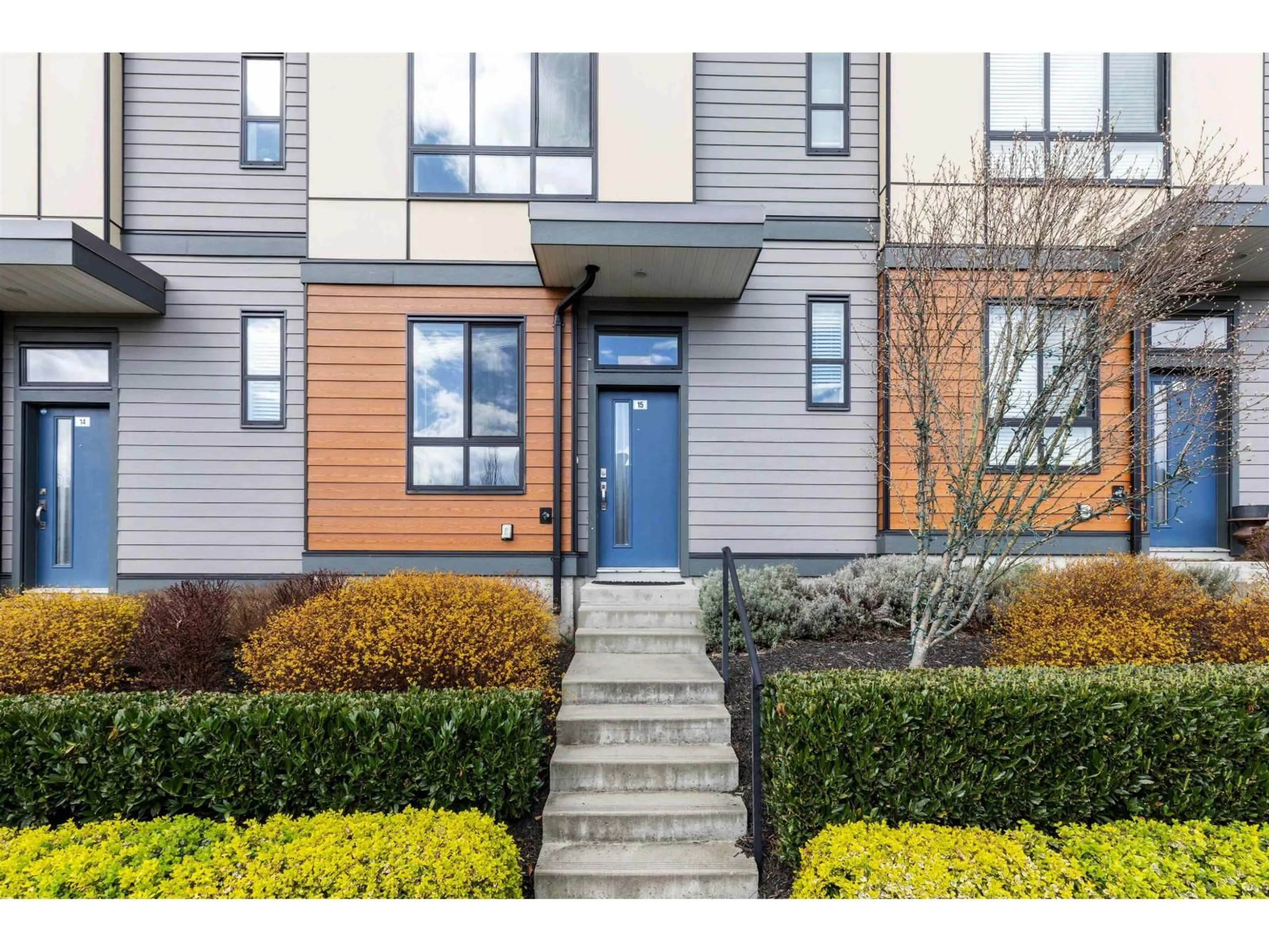 Indoor entryway for 15 - 1938 NORTH PARALLEL ROAD, Abbotsford British Columbia V3G0H1