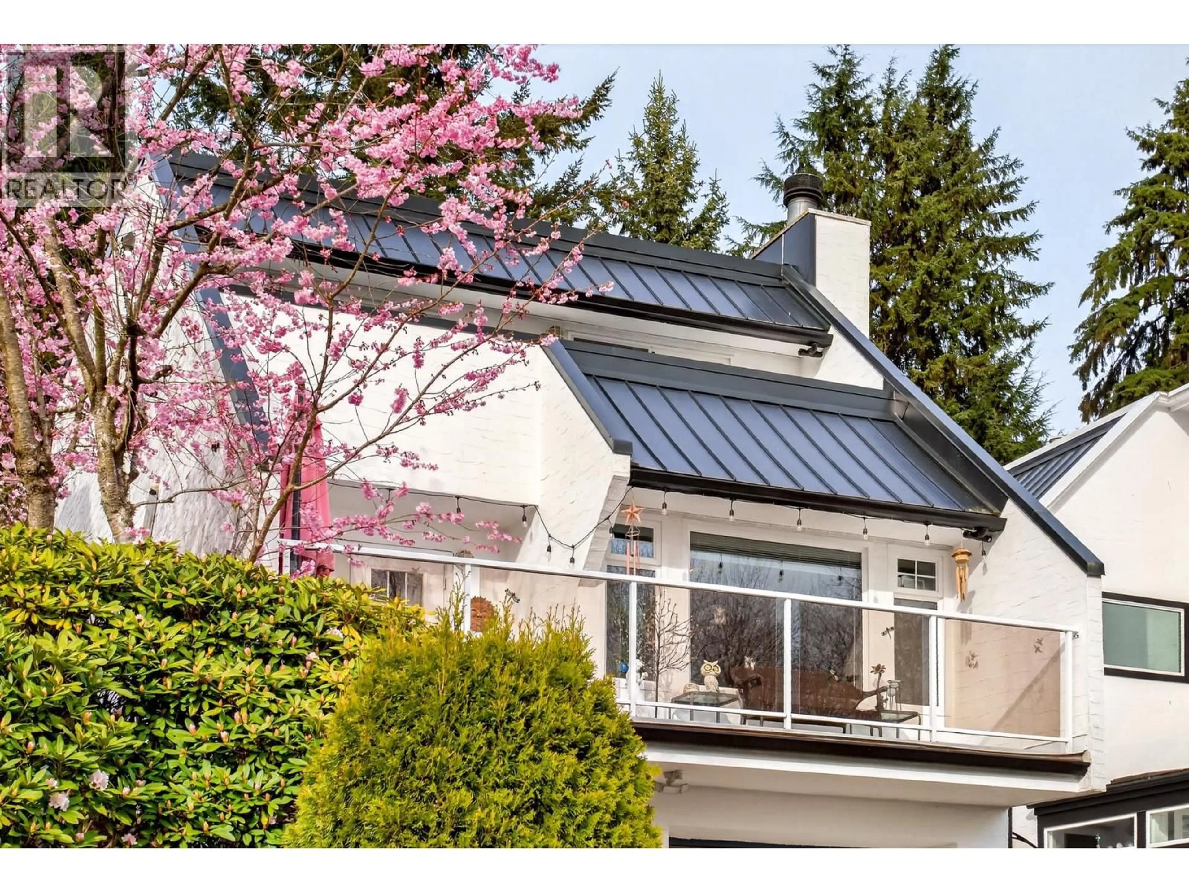 Home with vinyl exterior material, street for 481 SAN REMO DRIVE, Port Moody British Columbia V3H3S6