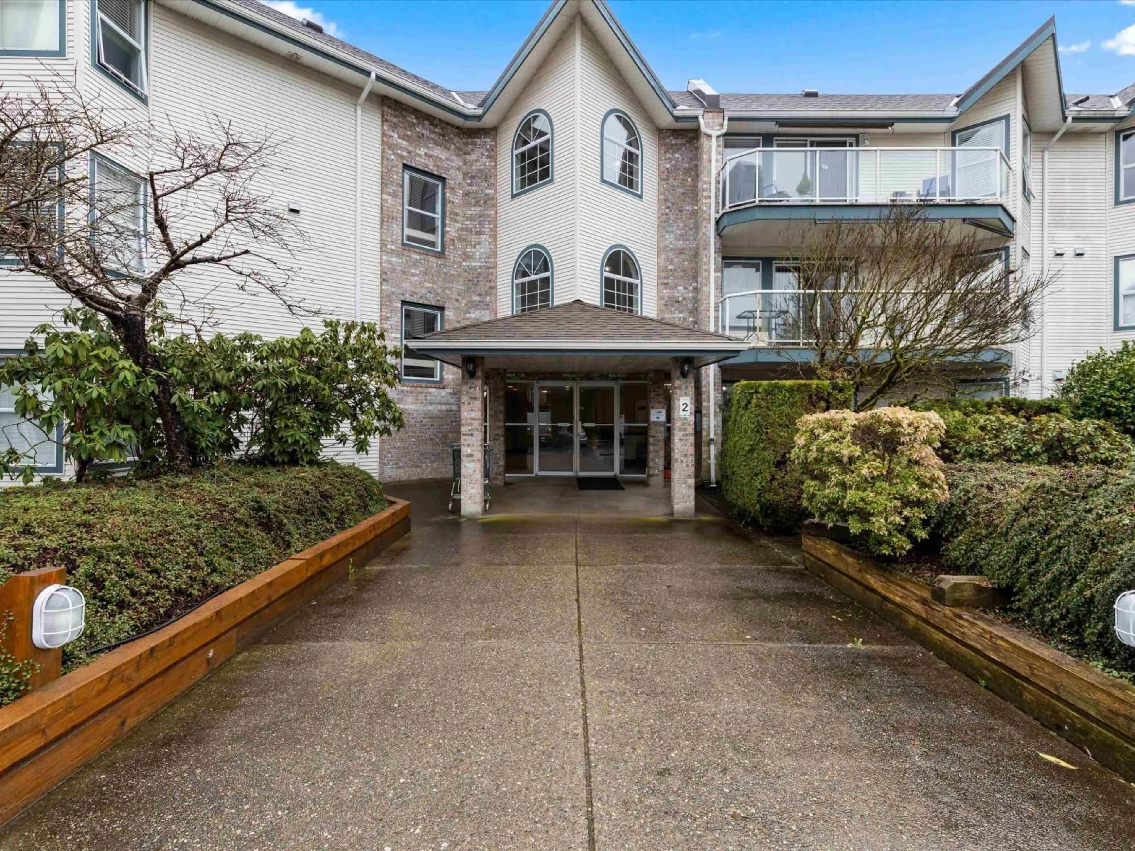 Indoor foyer for 210 - 27358 32 AVENUE, Langley British Columbia V4W3M5