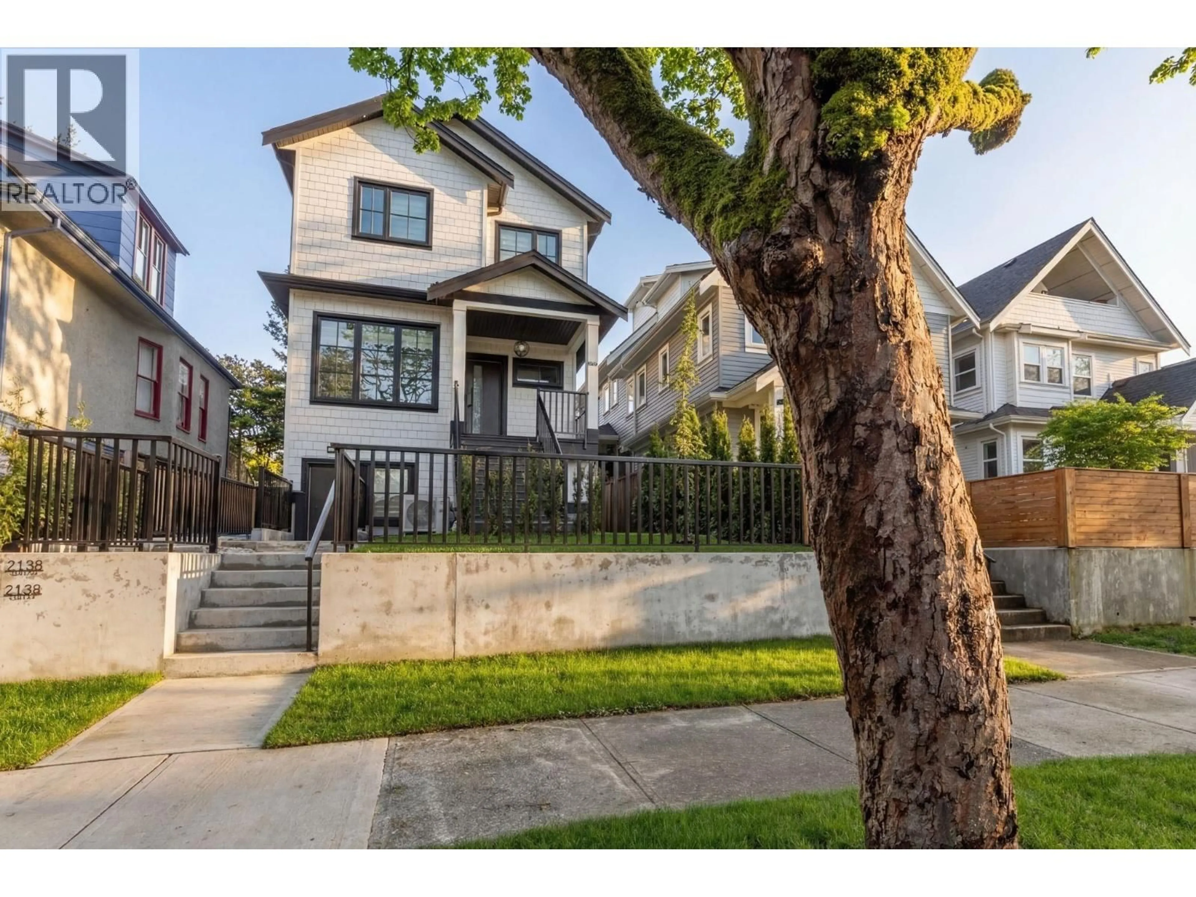 Unknown for 2136 VENABLES STREET, Vancouver British Columbia V5L2J4