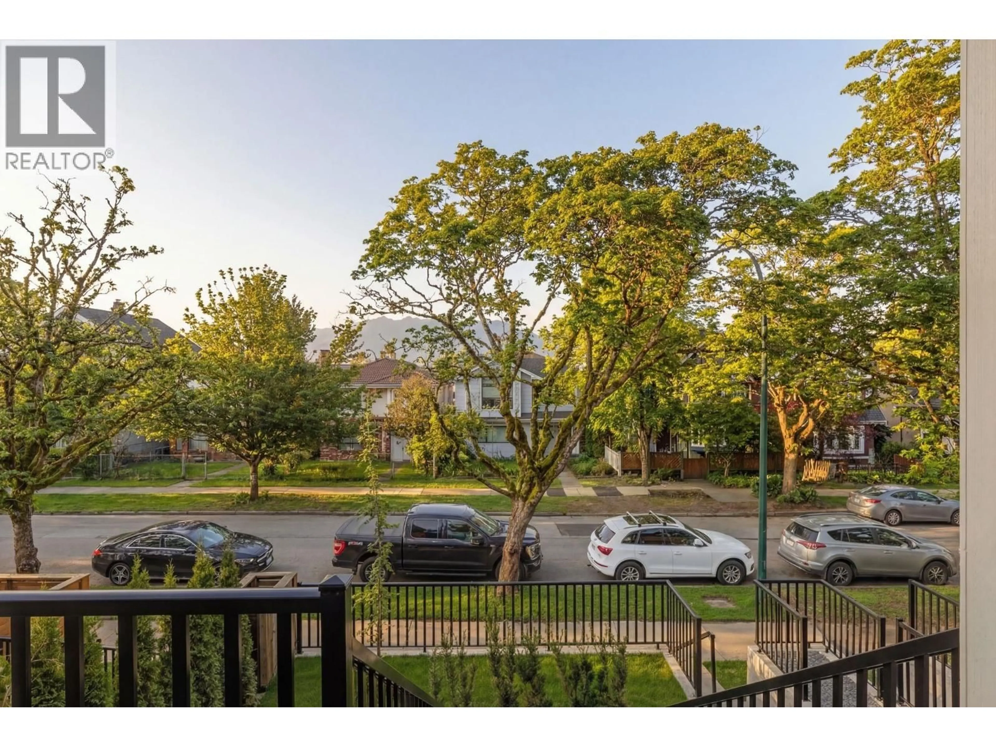 A pic from outside/outdoor area/front of a property/back of a property/a pic from drone, street for 2136 VENABLES STREET, Vancouver British Columbia V5L2J4