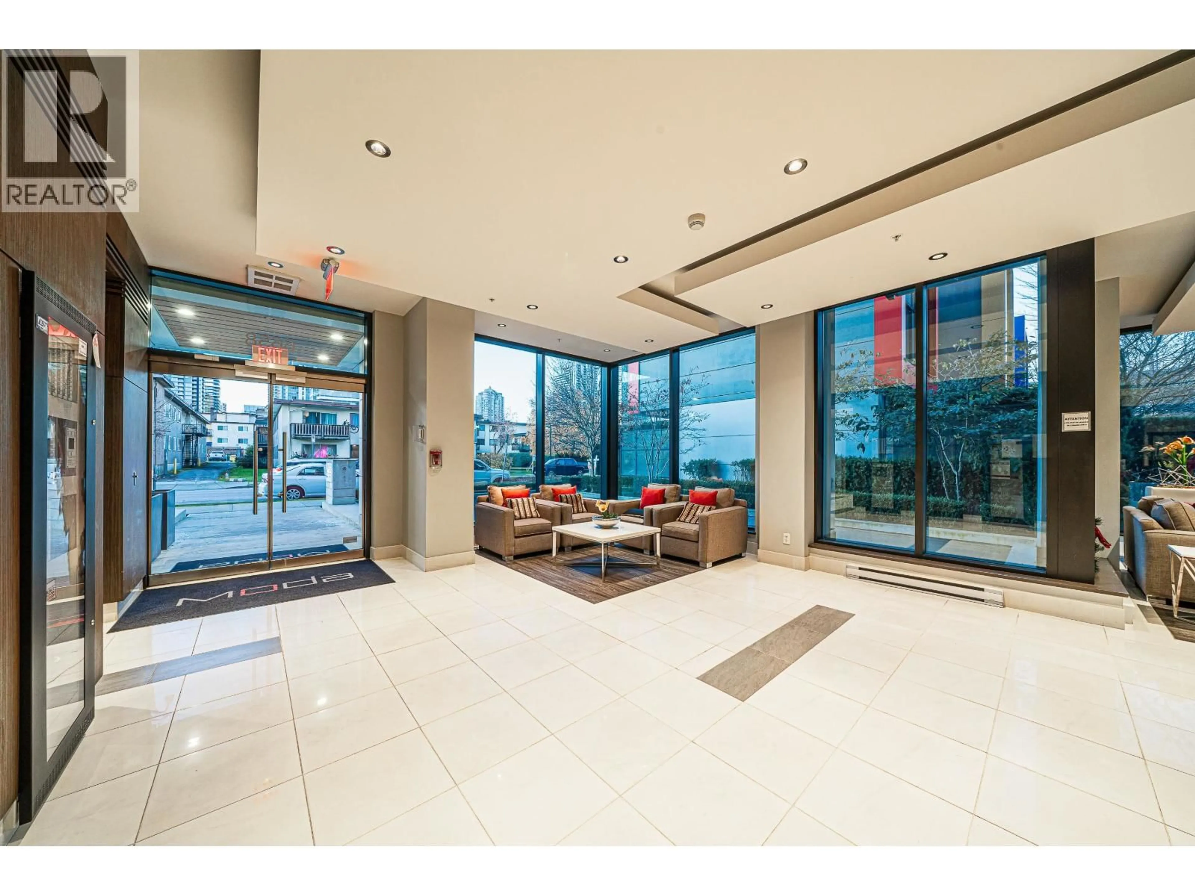 Indoor foyer for 3301 - 6658 DOW AVENUE, Burnaby British Columbia V5H0C7