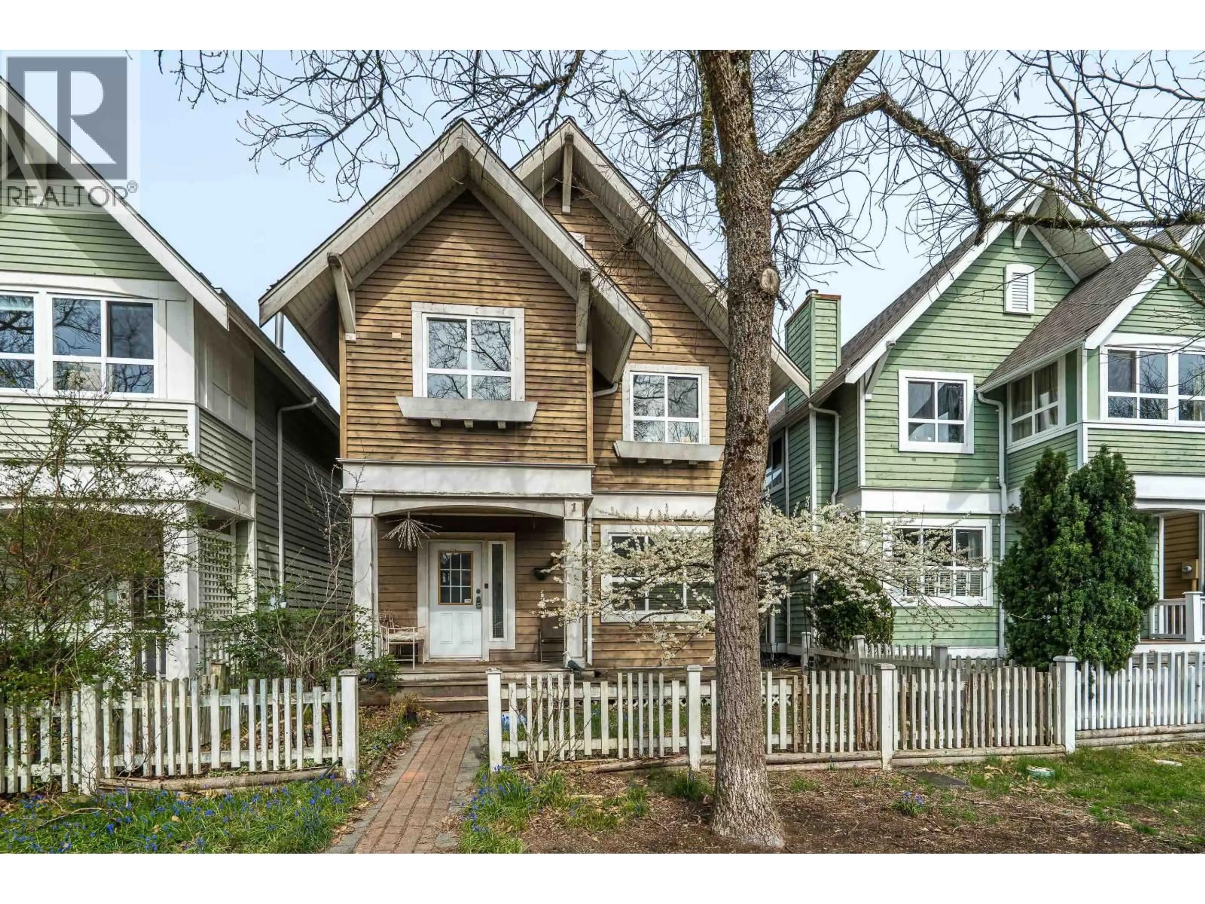 Home with brick exterior material, street for 137 STAR CRESCENT, New Westminster British Columbia V3M6X6